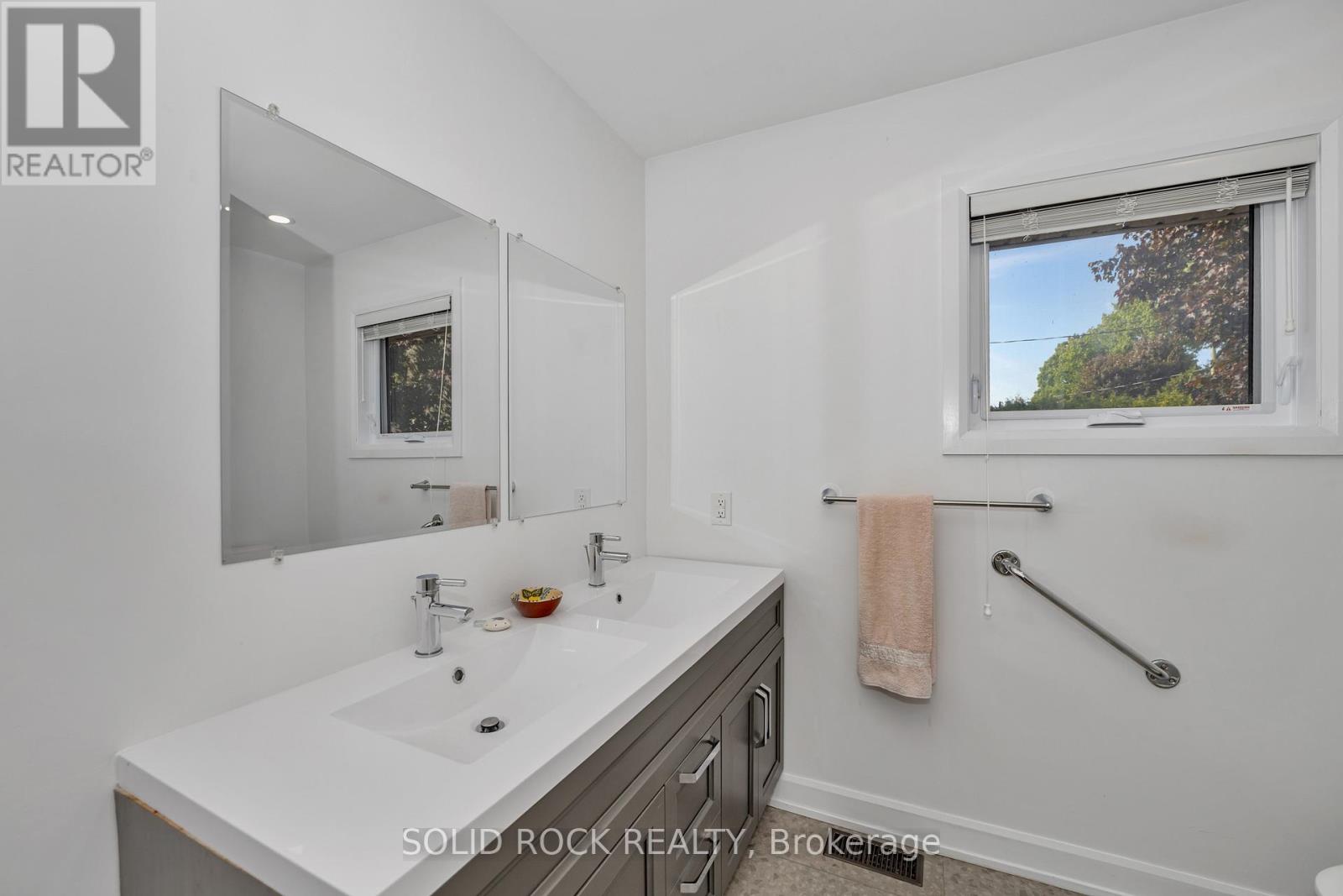 1229 Erindale Drive, Ottawa, Ontario  K2C 2G2 - Photo 19 - X12195340