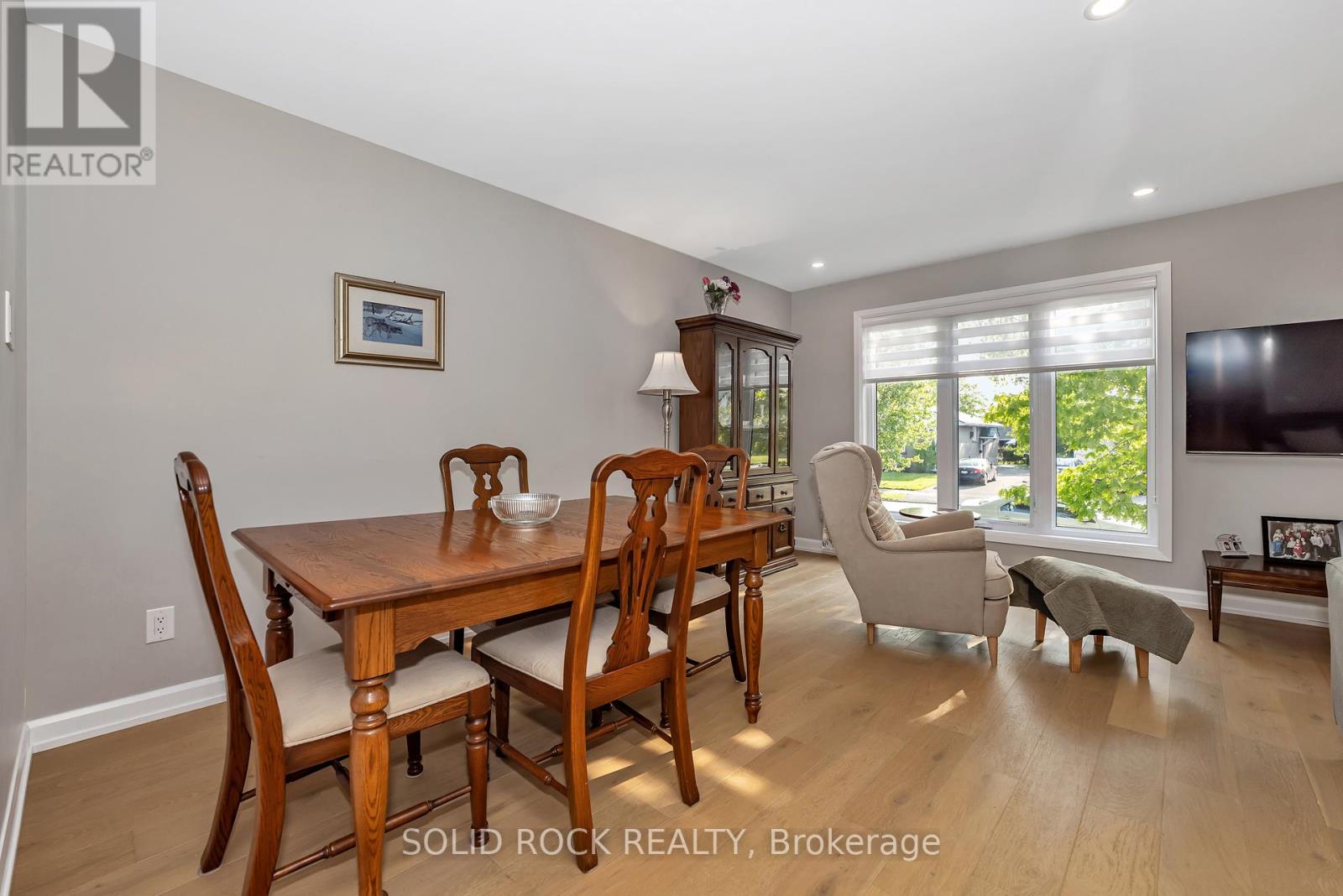 1229 Erindale Drive, Ottawa, Ontario  K2C 2G2 - Photo 5 - X12195340