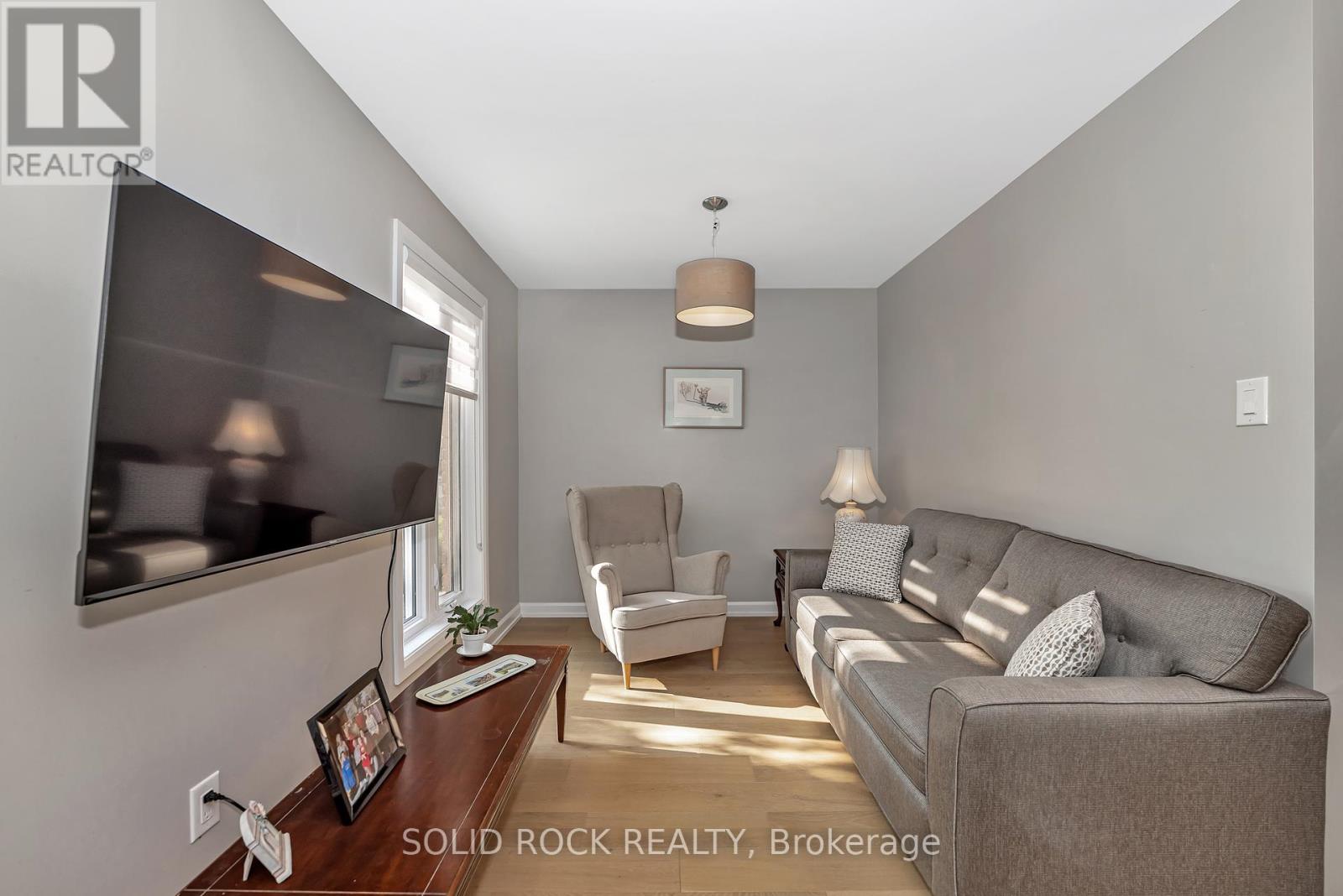 1229 Erindale Drive, Ottawa, Ontario  K2C 2G2 - Photo 9 - X12195340