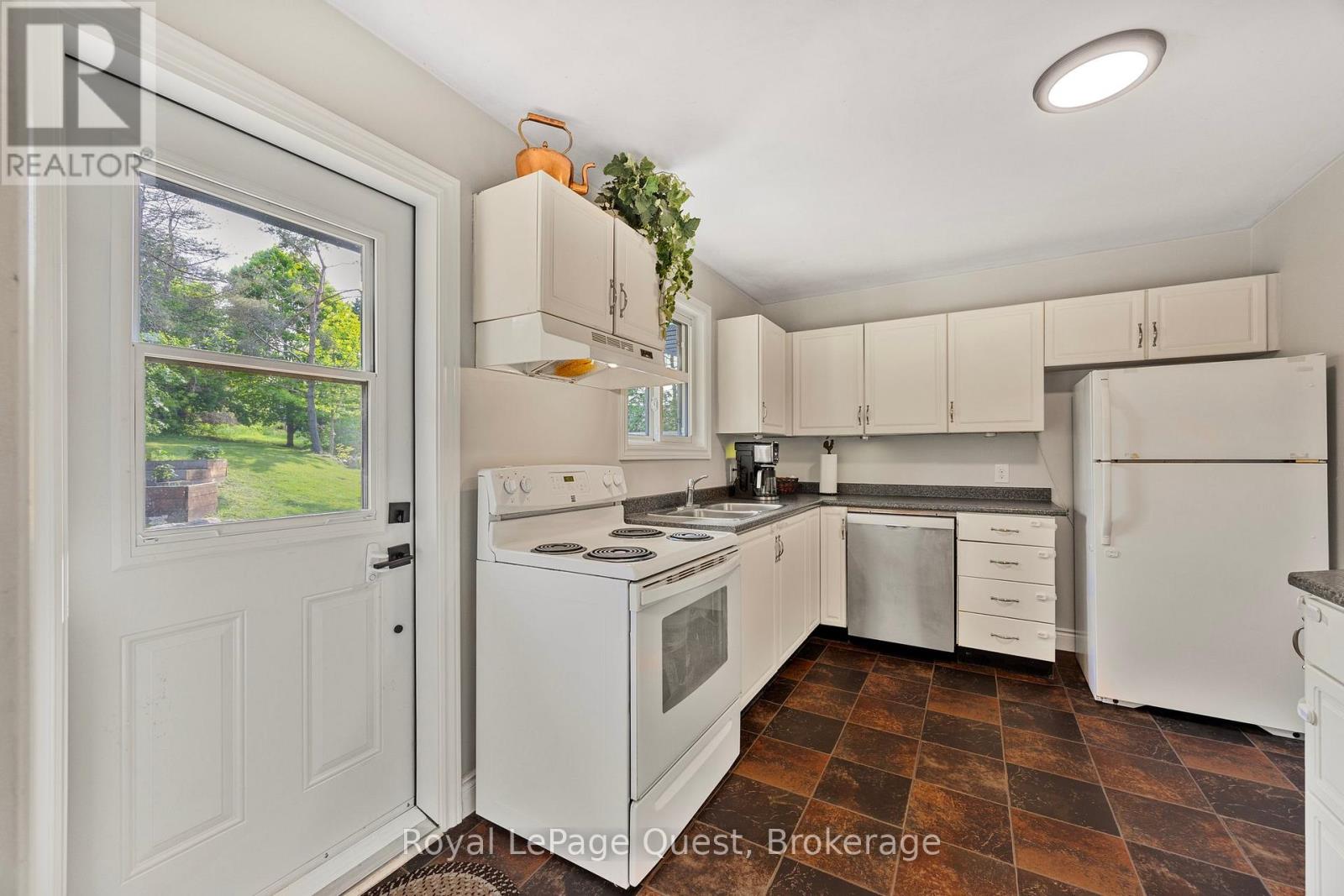 4 Cedarbrook Crescent, Oro-Medonte, Ontario L0L 1T0 - Photo 14 - S12195256