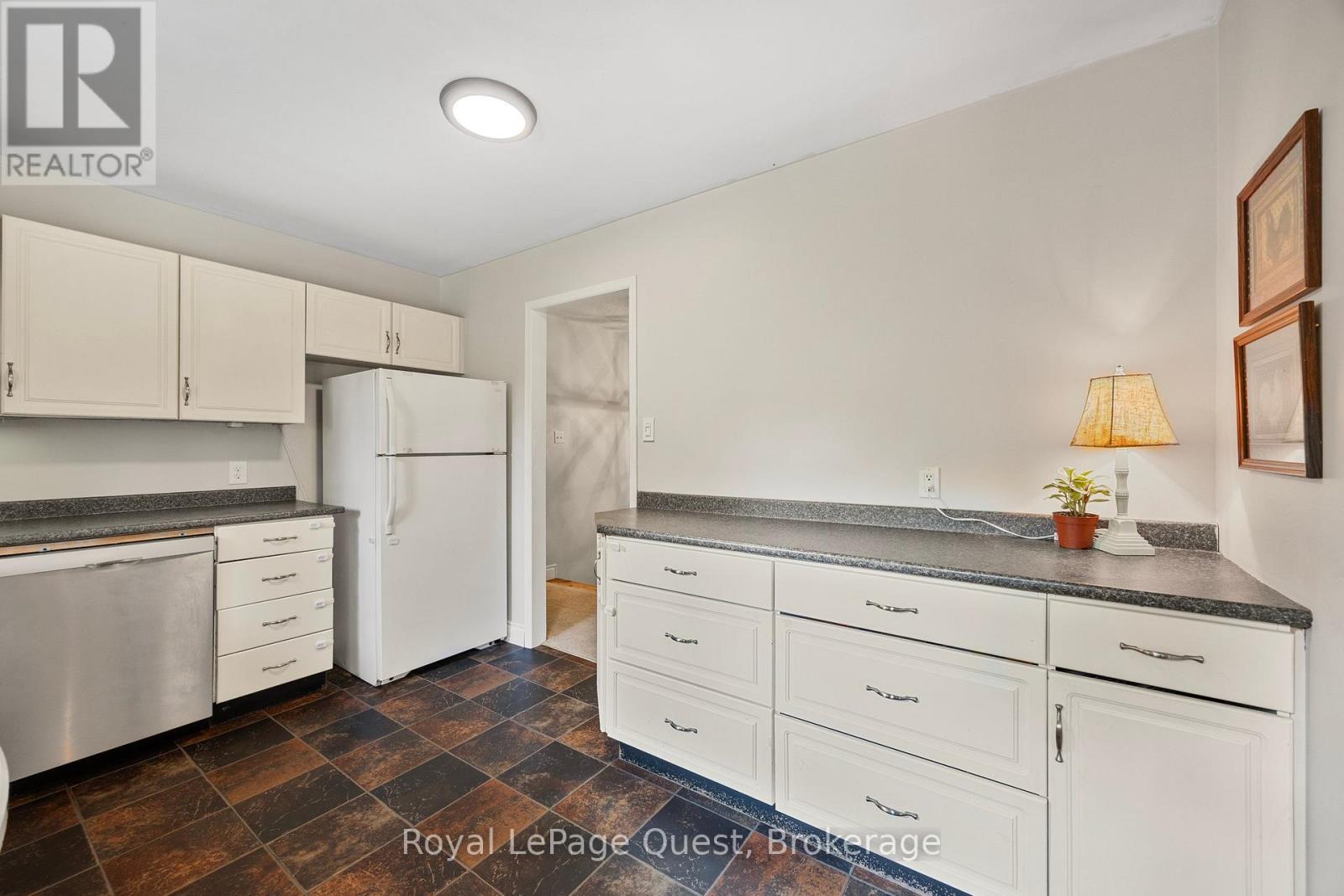 4 Cedarbrook Crescent, Oro-Medonte, Ontario L0L 1T0 - Photo 15 - S12195256