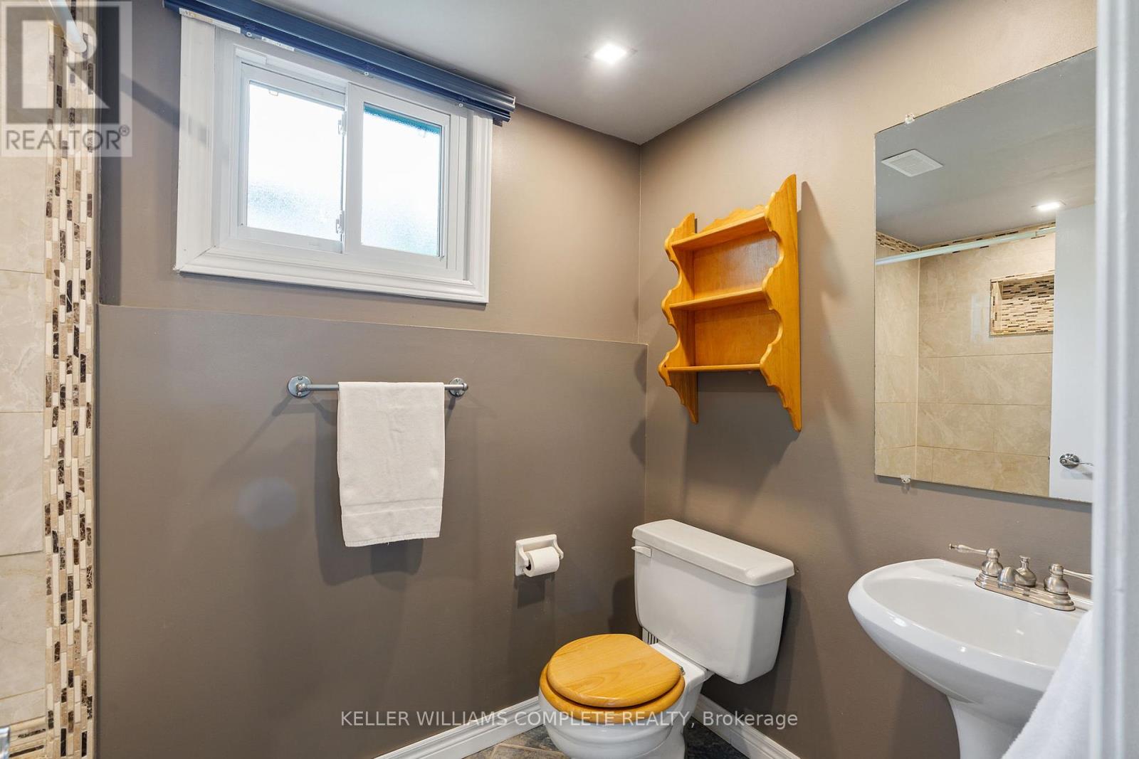 25 Burke Drive, Haldimand, Ontario  N3W 1C3 - Photo 36 - X12195202