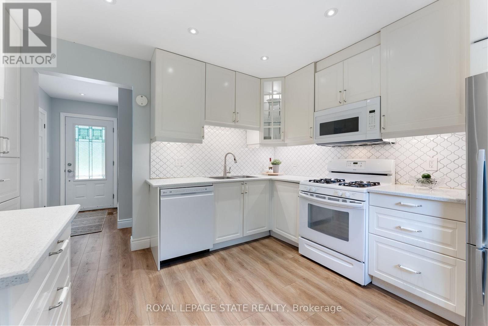 82 Gilbert Avenue, Hamilton, Ontario  L9G 1R4 - Photo 12 - X12195218