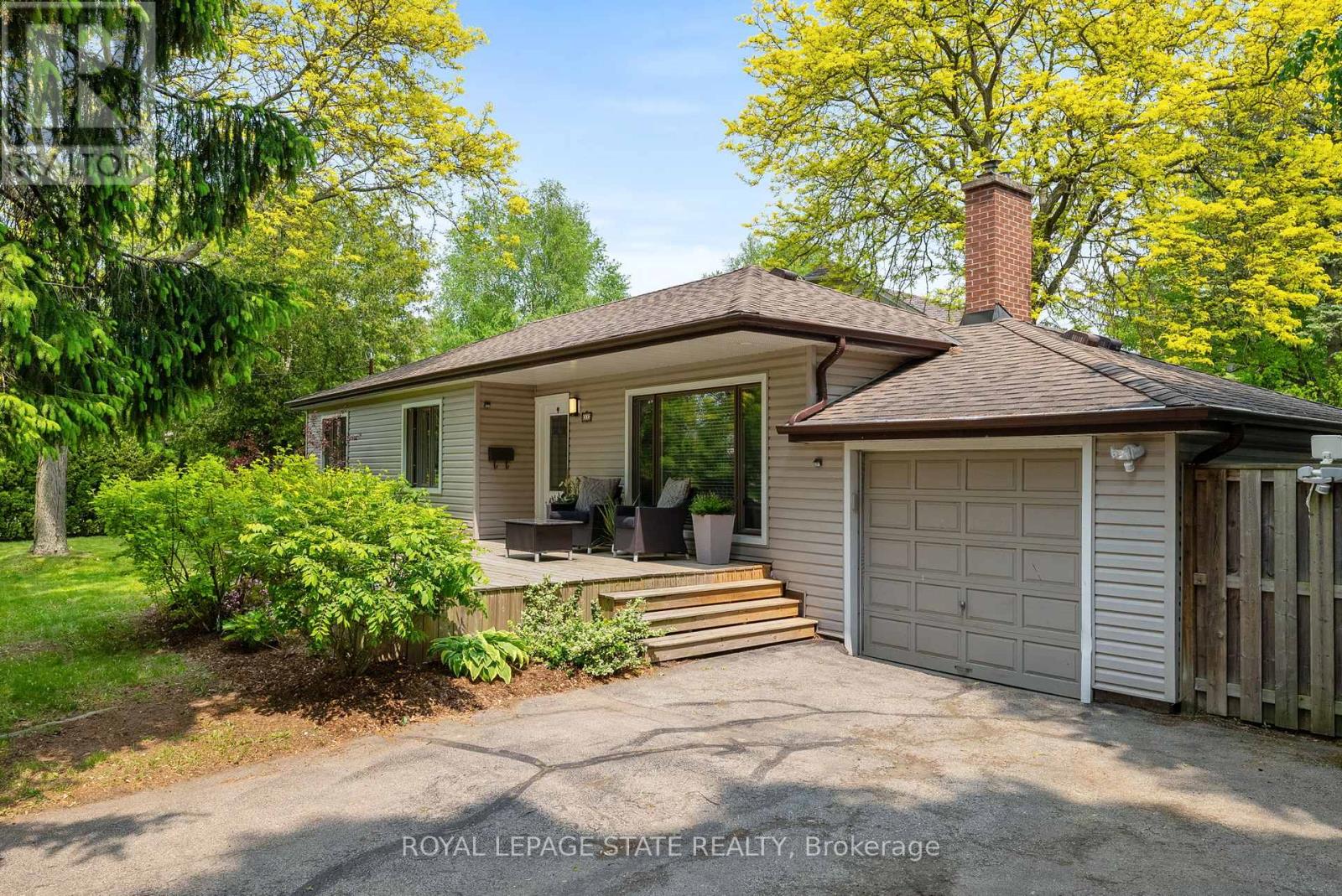 82 Gilbert Avenue, Hamilton, Ontario  L9G 1R4 - Photo 2 - X12195218