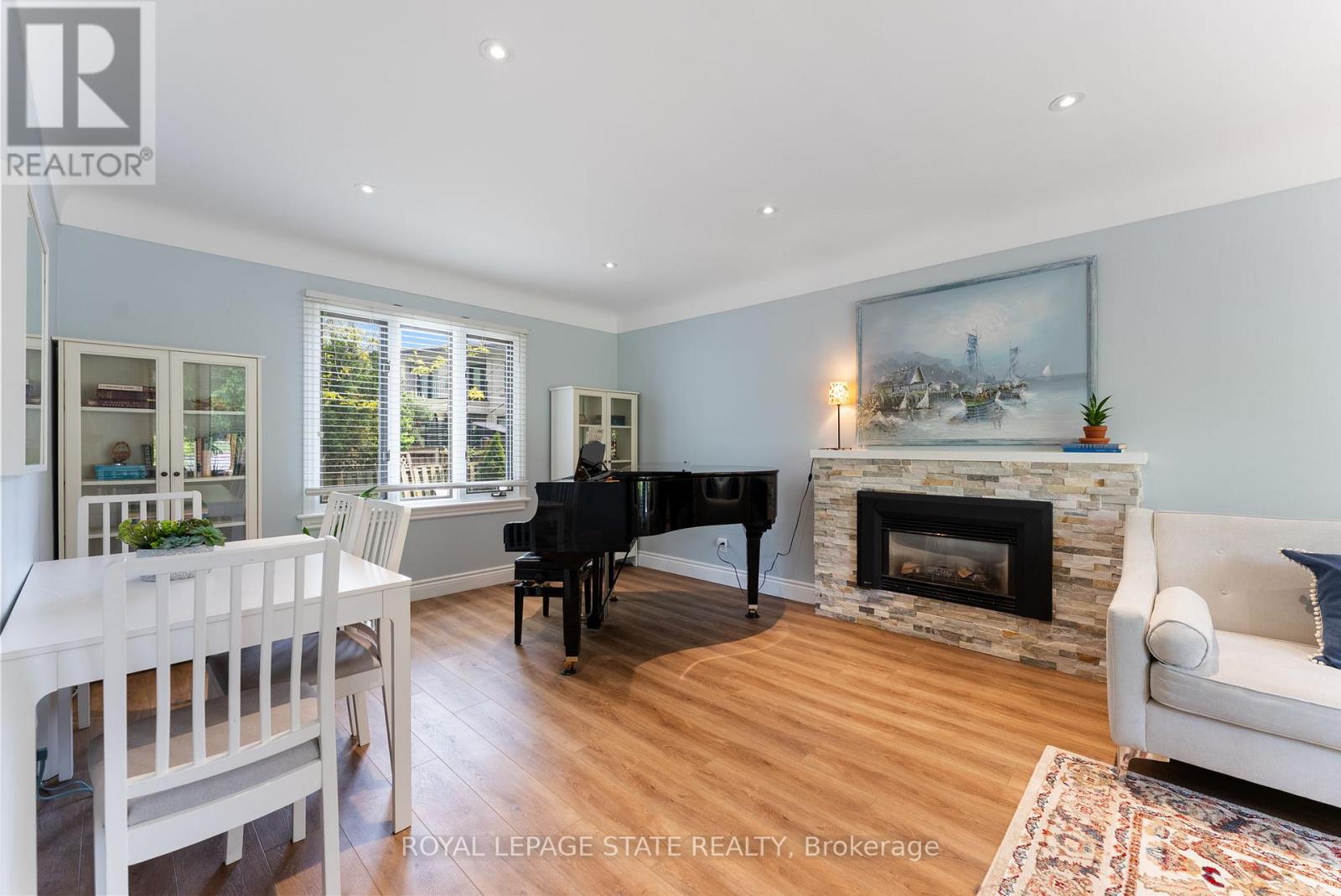 82 Gilbert Avenue, Hamilton, Ontario  L9G 1R4 - Photo 6 - X12195218