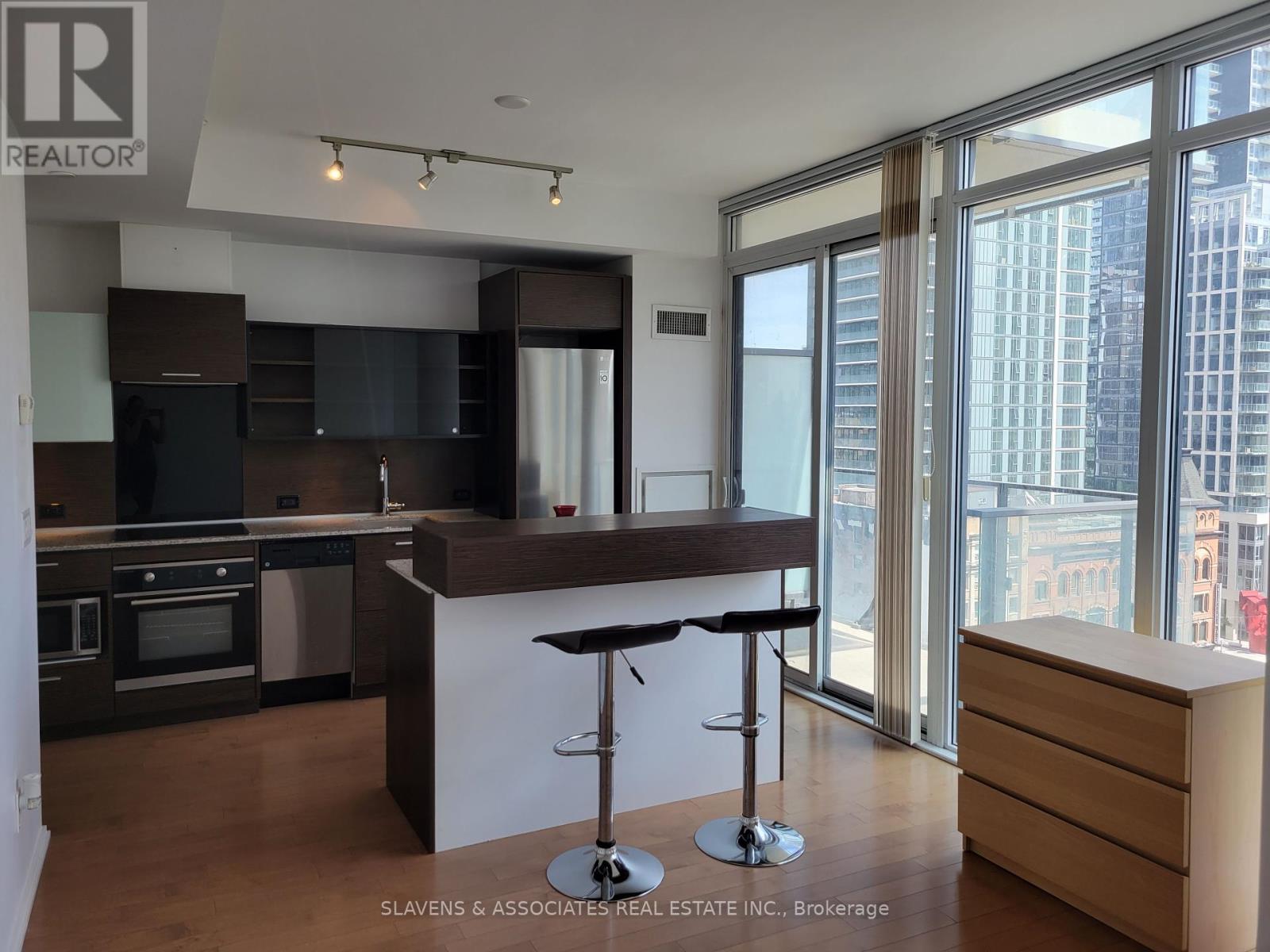 1003 - 75 St Nicholas Street, Toronto, Ontario  M4Y 0A5 - Photo 7 - C12194774