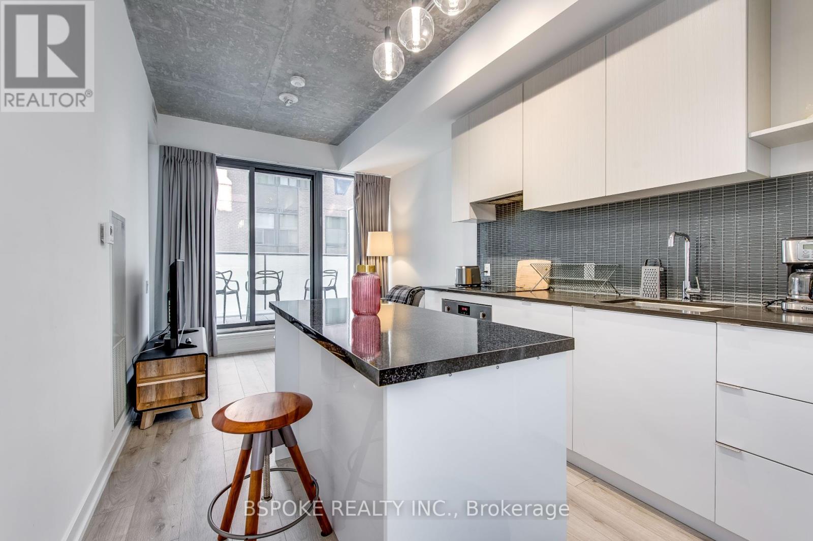 221 - 161 Roehampton Avenue, Toronto, Ontario  M4P 1P9 - Photo 2 - C12194792