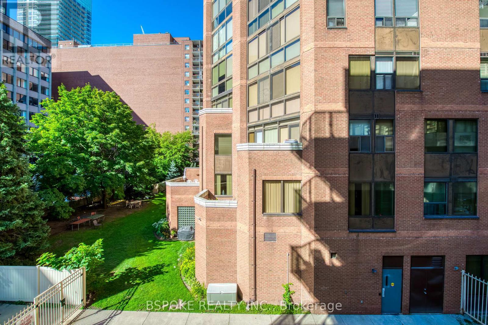 221 - 161 Roehampton Avenue, Toronto, Ontario  M4P 1P9 - Photo 16 - C12194792