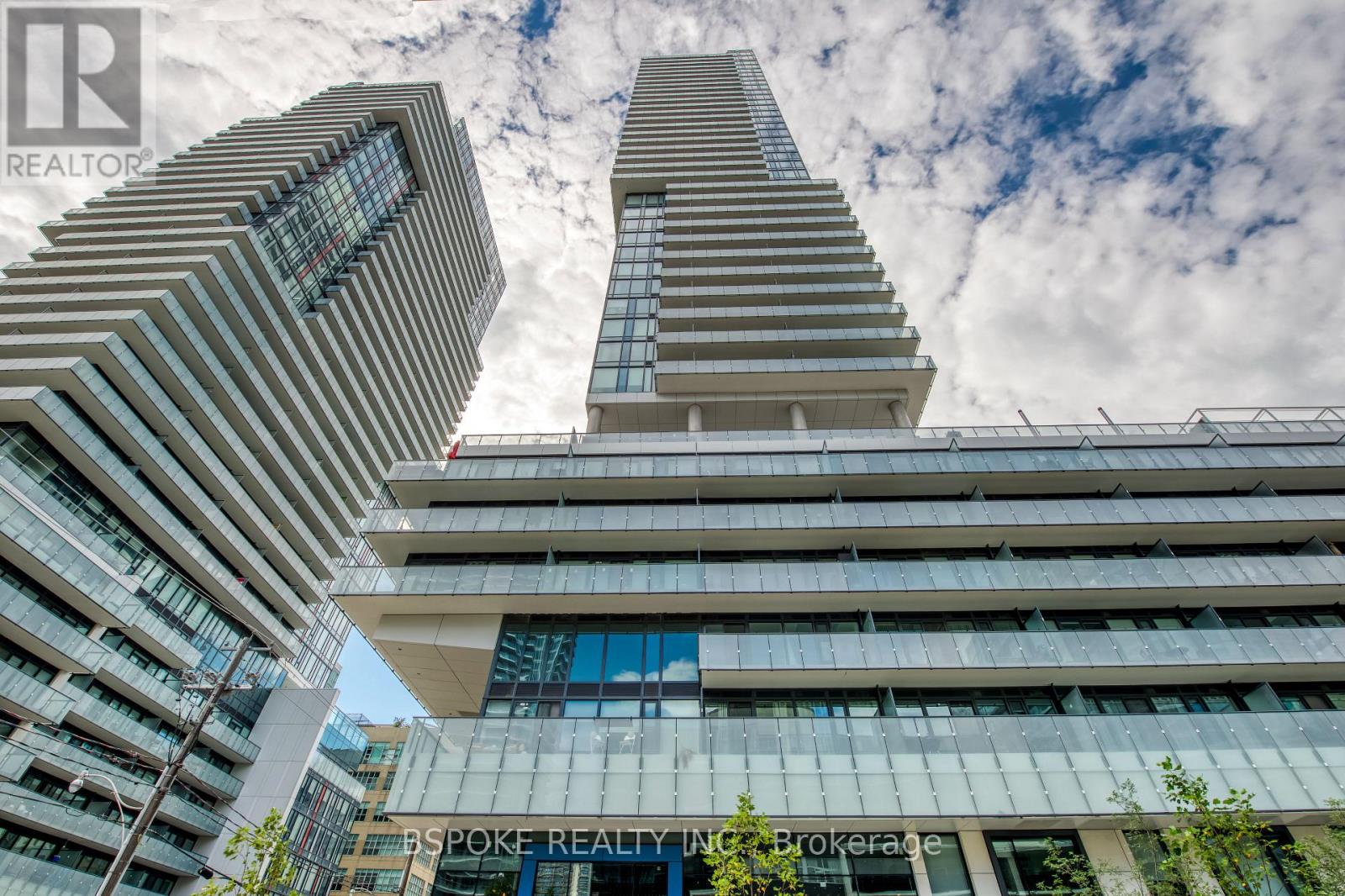 221 - 161 ROEHAMPTON AVENUE, Toronto, Ontario