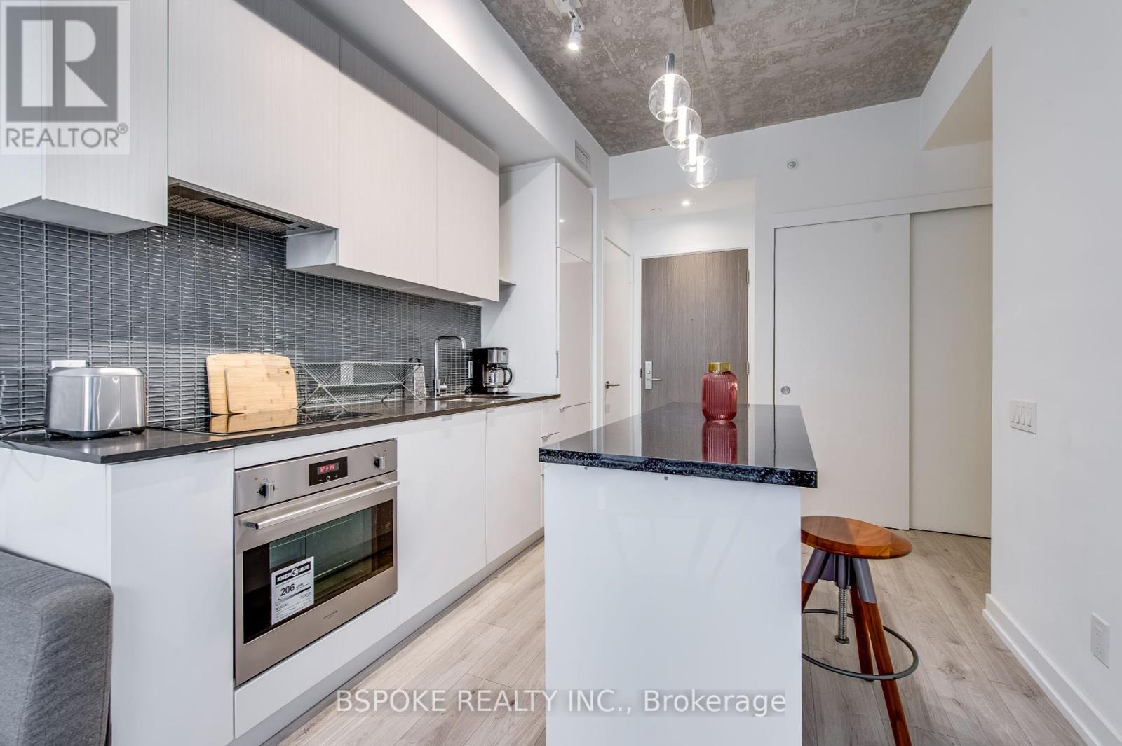 221 - 161 Roehampton Avenue, Toronto, Ontario  M4P 1P9 - Photo 8 - C12194792