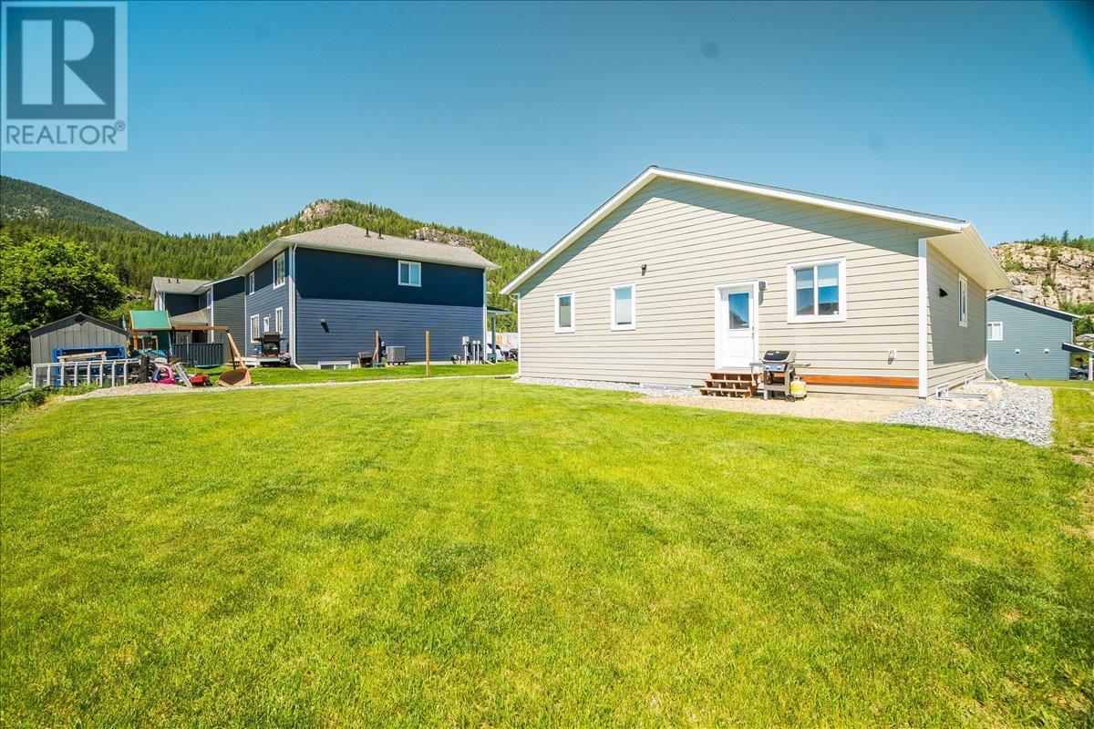 1504 Aspen Lane, Castlegar, British Columbia  V1N 4X8 - Photo 6 - 10350011