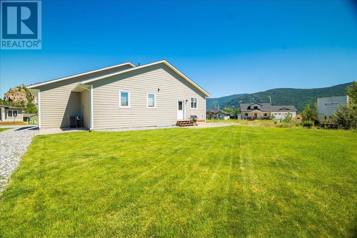 1504 Aspen Lane, Castlegar, British Columbia  V1N 4X8 - Photo 5 - 10350011