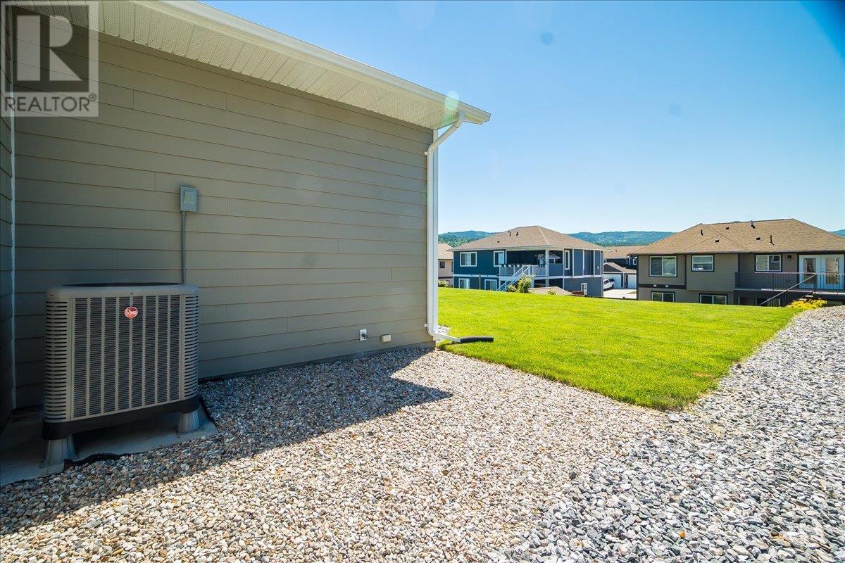 1504 Aspen Lane, Castlegar, British Columbia  V1N 4X8 - Photo 4 - 10350011