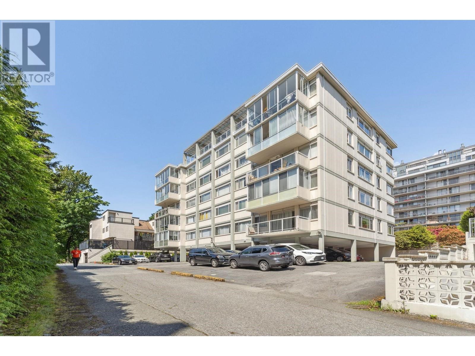 205 1750 ESQUIMALT AVENUE, west vancouver, British Columbia