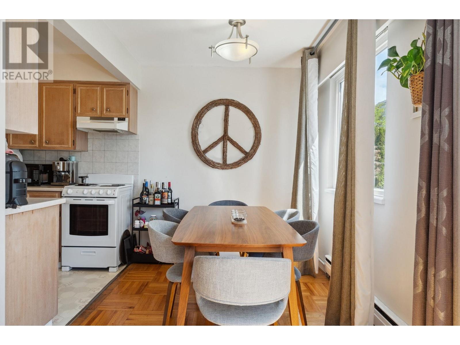 205 1750 Esquimalt Avenue, West Vancouver, British Columbia  V7V 1R8 - Photo 8 - R3010852
