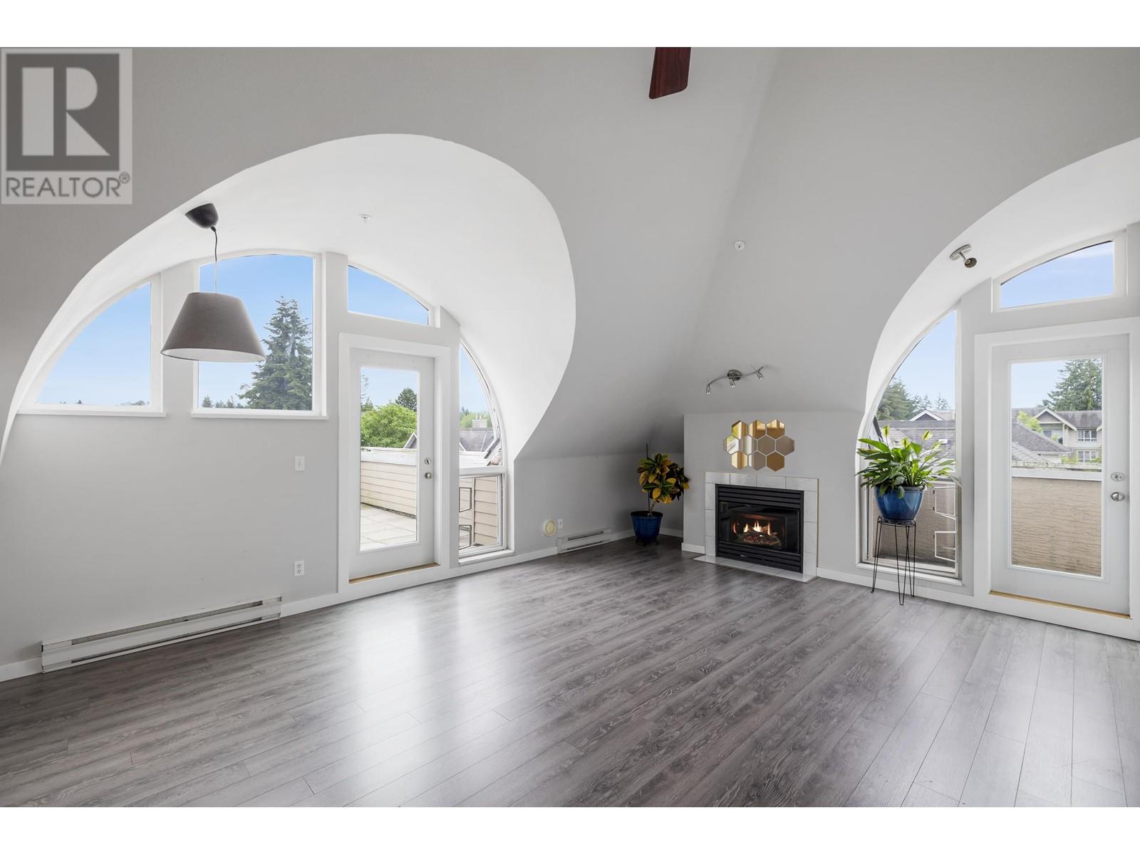 Property at 404 1570 PRAIRIE AVENUE image 3
