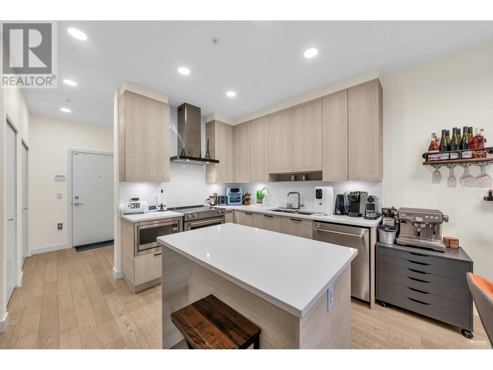 105 7133 14th Avenue, Burnaby, British Columbia  V3N 0H5 - Photo 2 - R3010978