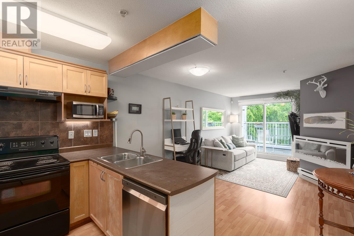 406 189 ONTARIO PLACE, Vancouver, British Columbia