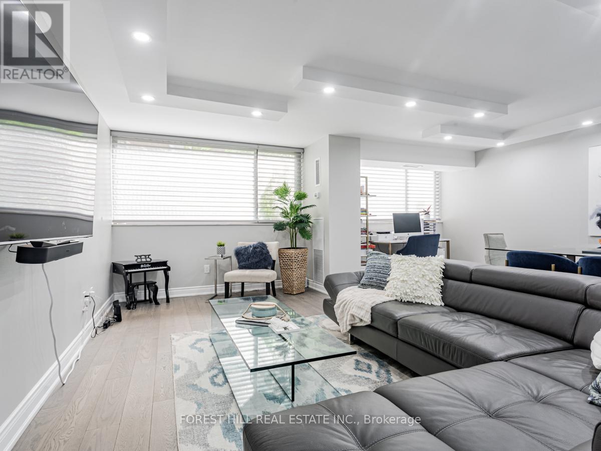201 - 15 Mcmurrich Street, Toronto, Ontario  M5R 3M6 - Photo 16 - C12195013