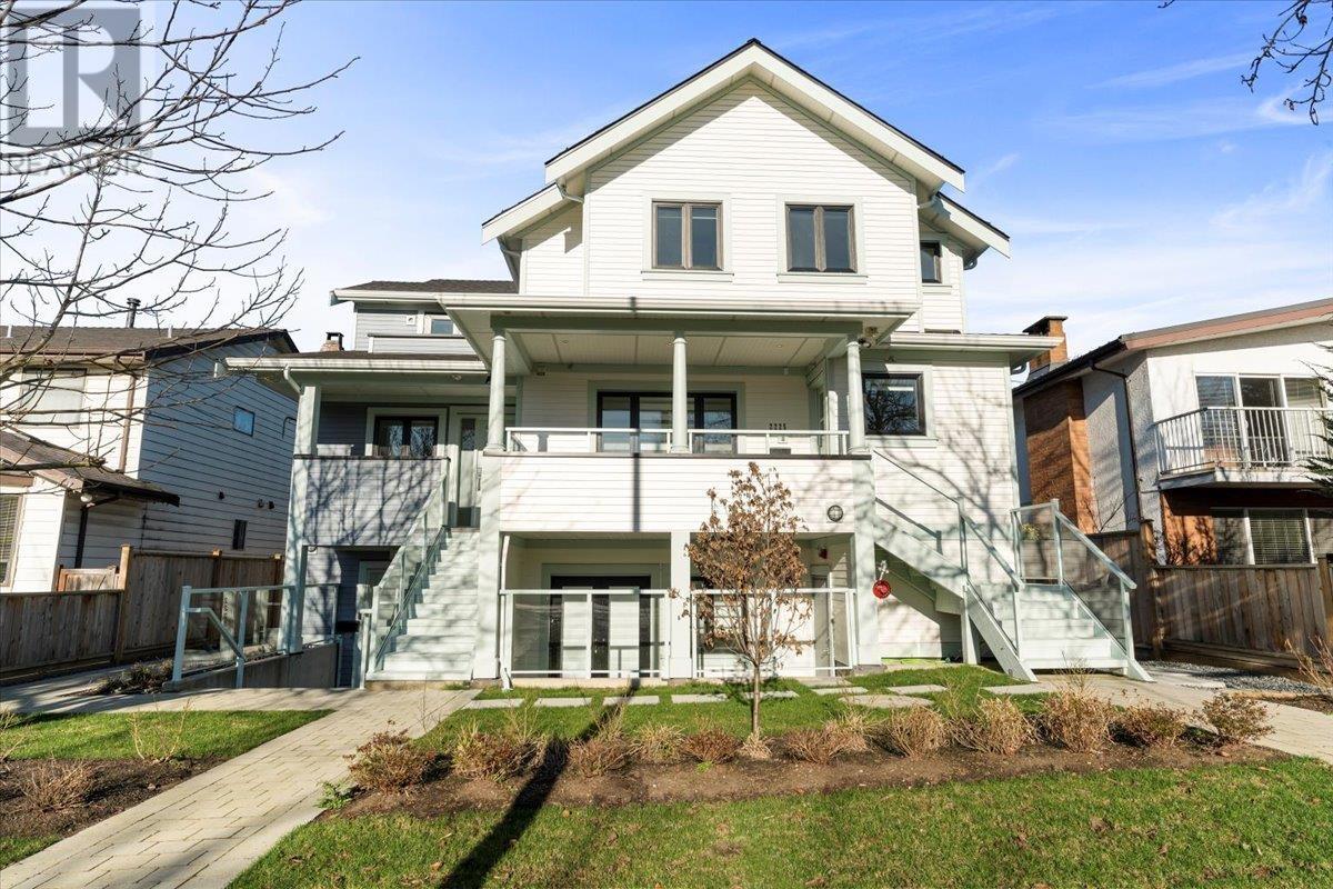 2227 W 16th Avenue, Vancouver, British Columbia  V6K 3B4 - Photo 1 - R3011031