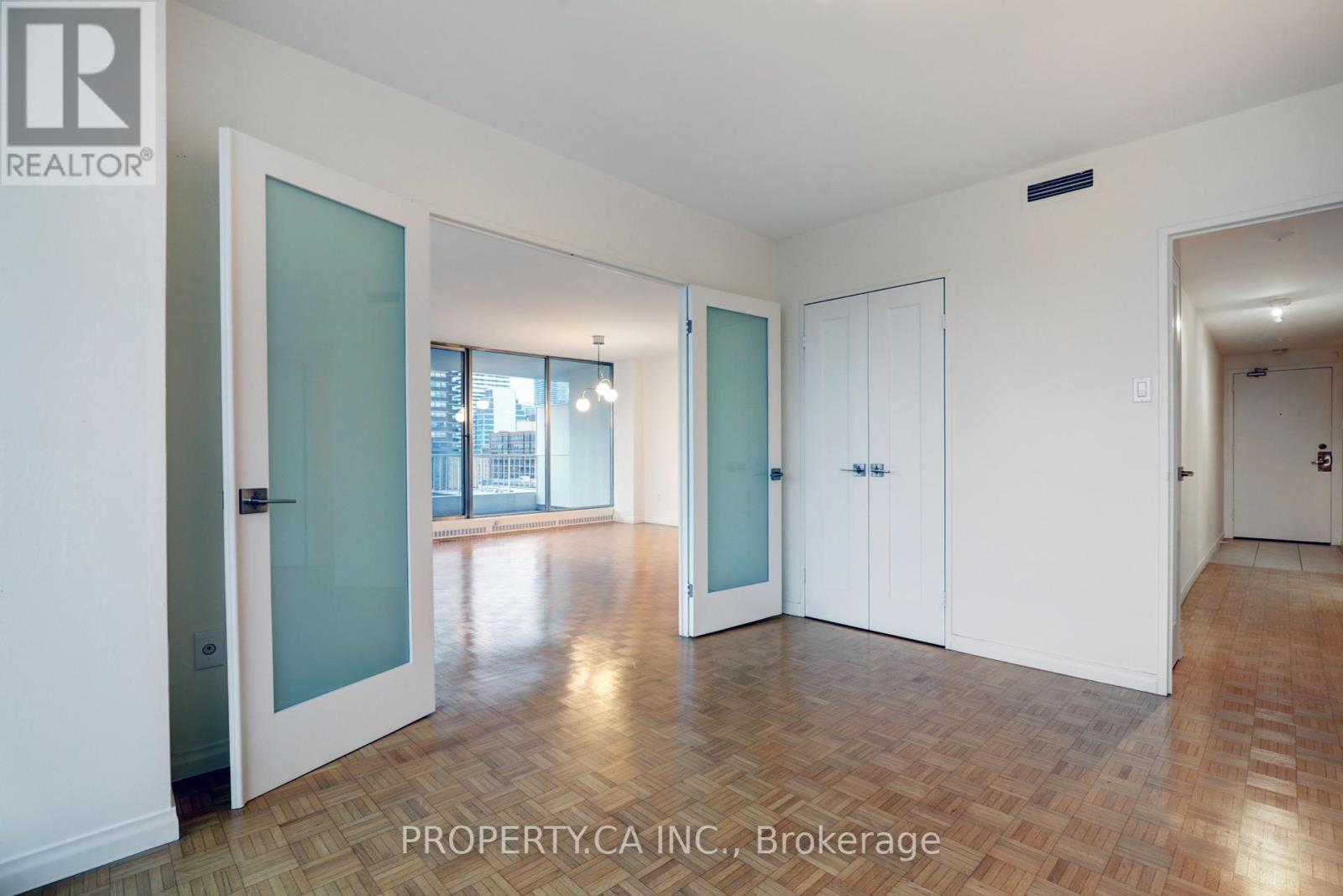 902 - 190 St. George Street, Toronto, Ontario  M5R 2N4 - Photo 15 - C12195066