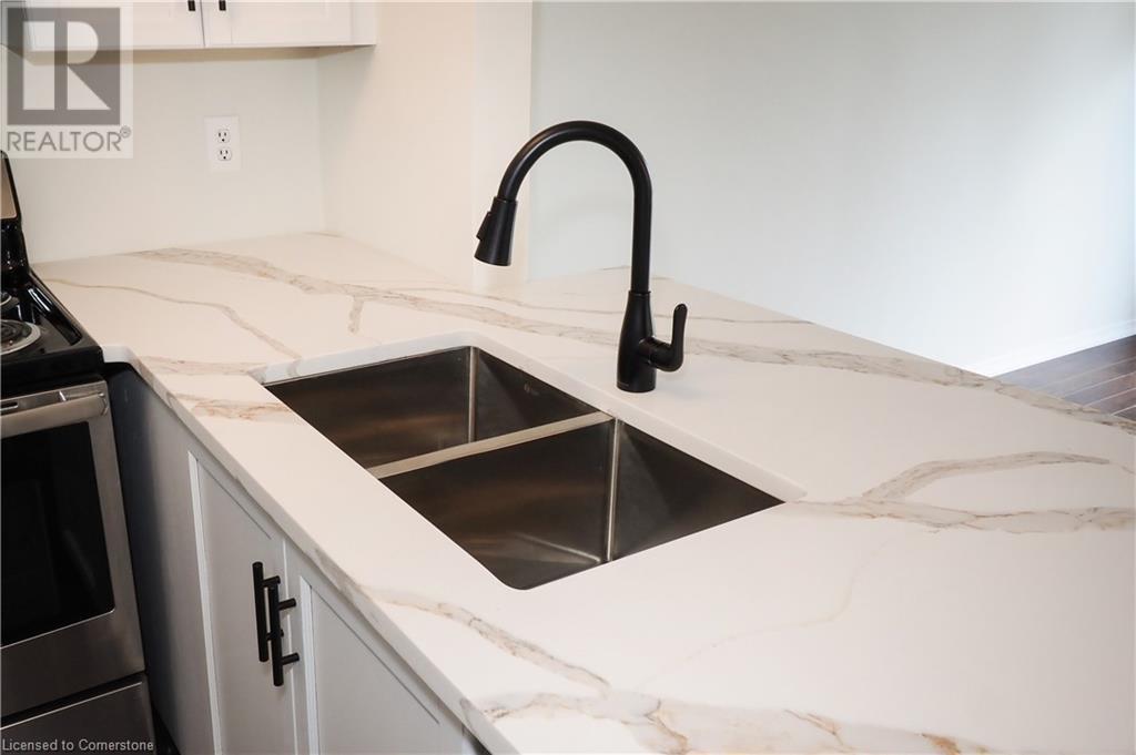 502 Mayflower Street, Waterloo, Ontario  N2K 3Y7 - Photo 7 - 40729344