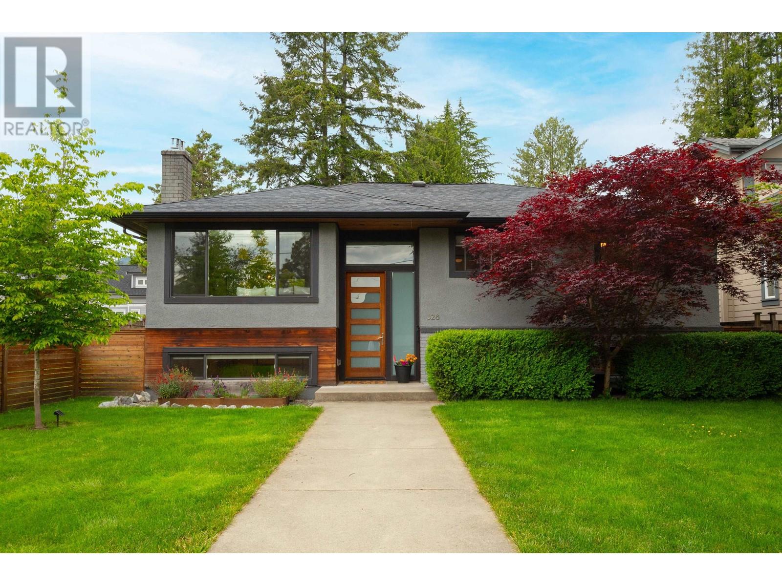 328 E 22ND STREET, North Vancouver, British Columbia