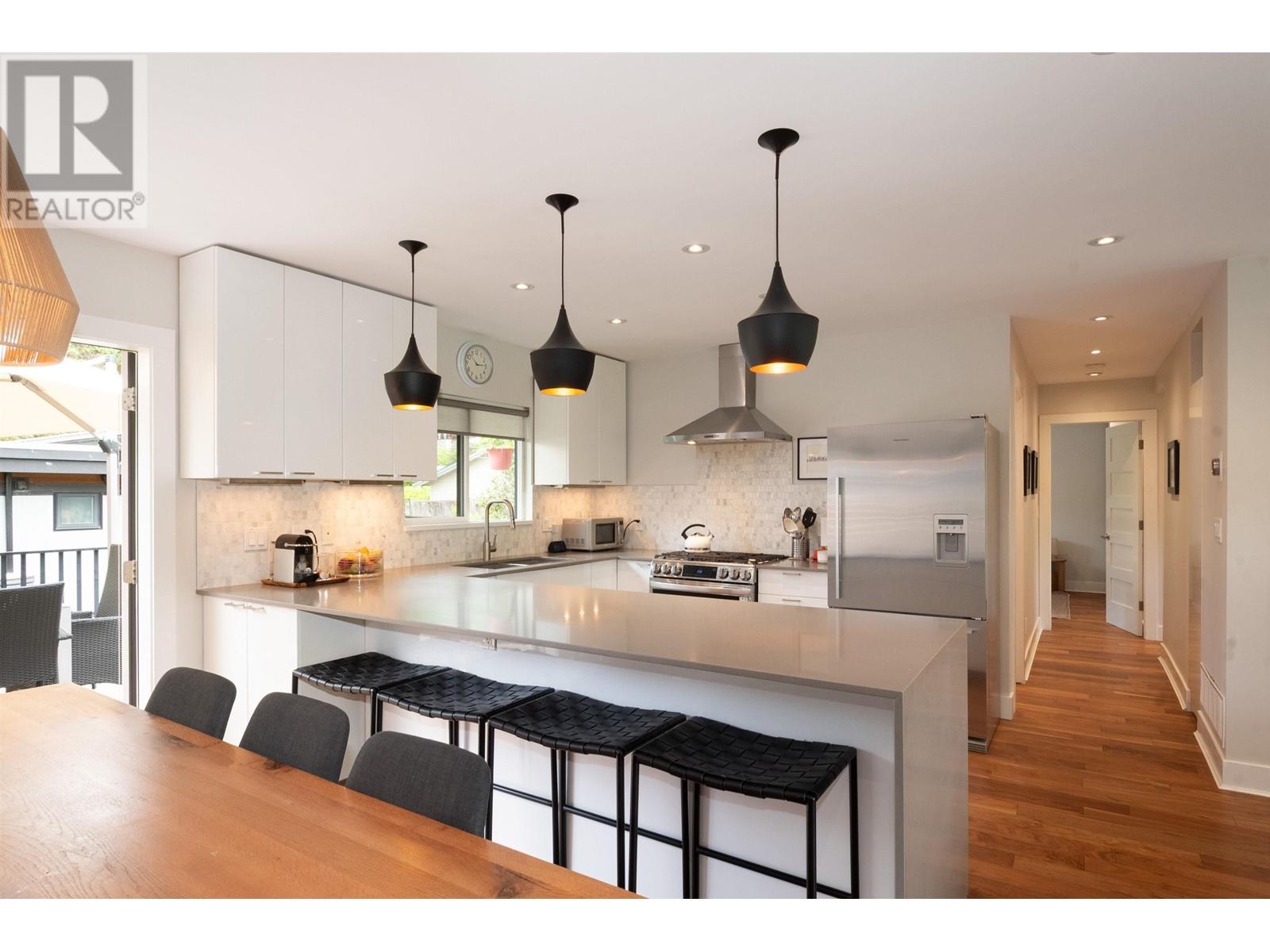 328 E 22nd Street, North Vancouver, British Columbia  V7L 3C7 - Photo 10 - R3010890