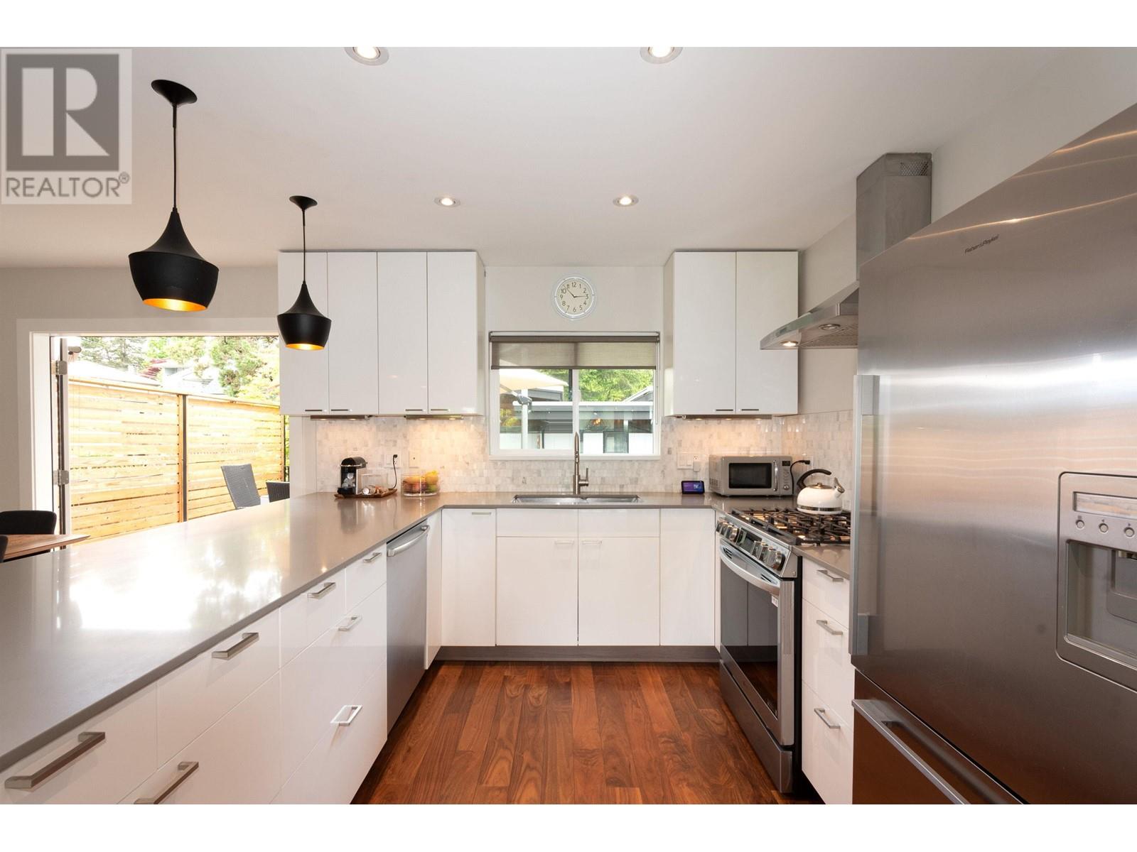 328 E 22nd Street, North Vancouver, British Columbia  V7L 3C7 - Photo 11 - R3010890