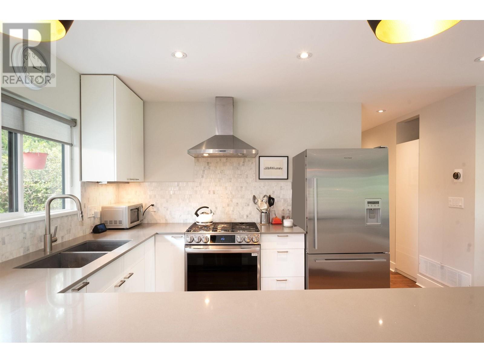 328 E 22nd Street, North Vancouver, British Columbia  V7L 3C7 - Photo 12 - R3010890