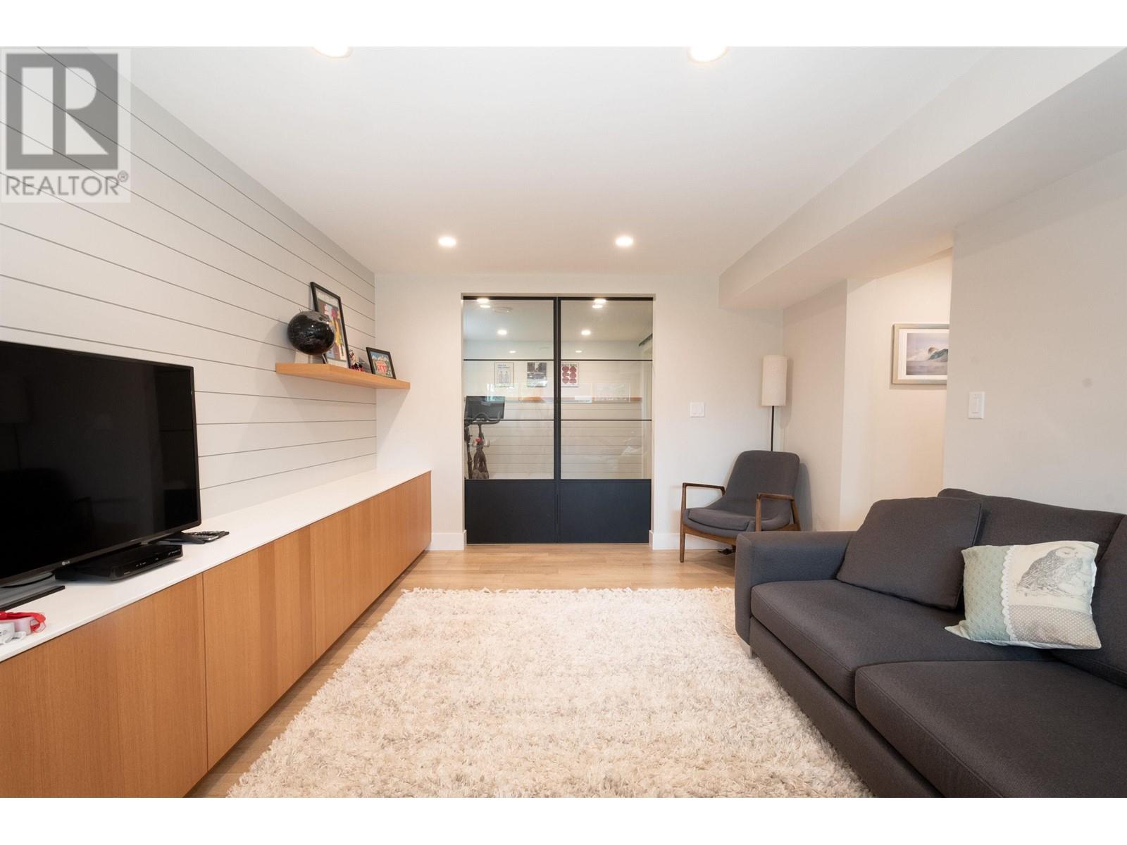 328 E 22nd Street, North Vancouver, British Columbia  V7L 3C7 - Photo 19 - R3010890