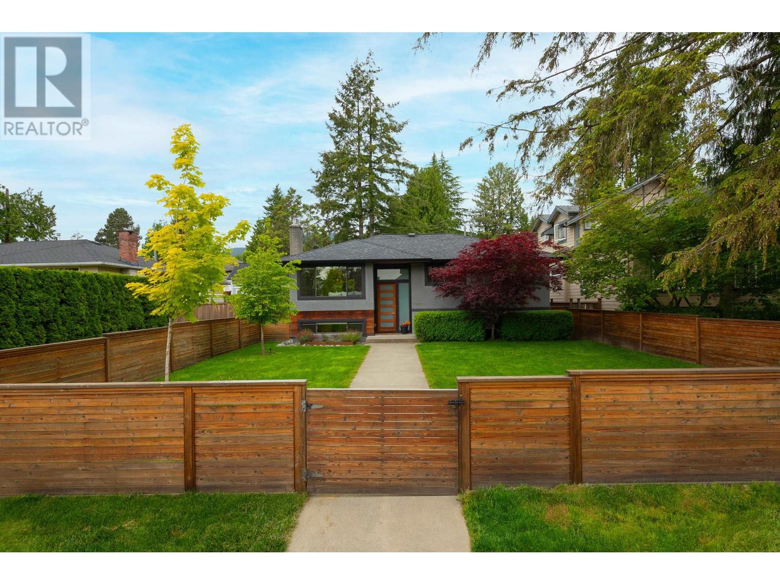 328 E 22nd Street, North Vancouver, British Columbia  V7L 3C7 - Photo 2 - R3010890