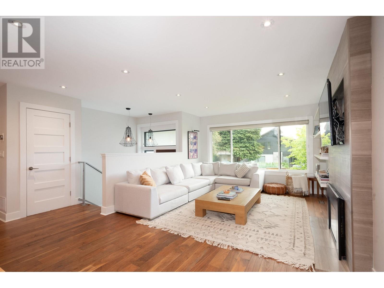 328 E 22nd Street, North Vancouver, British Columbia  V7L 3C7 - Photo 4 - R3010890