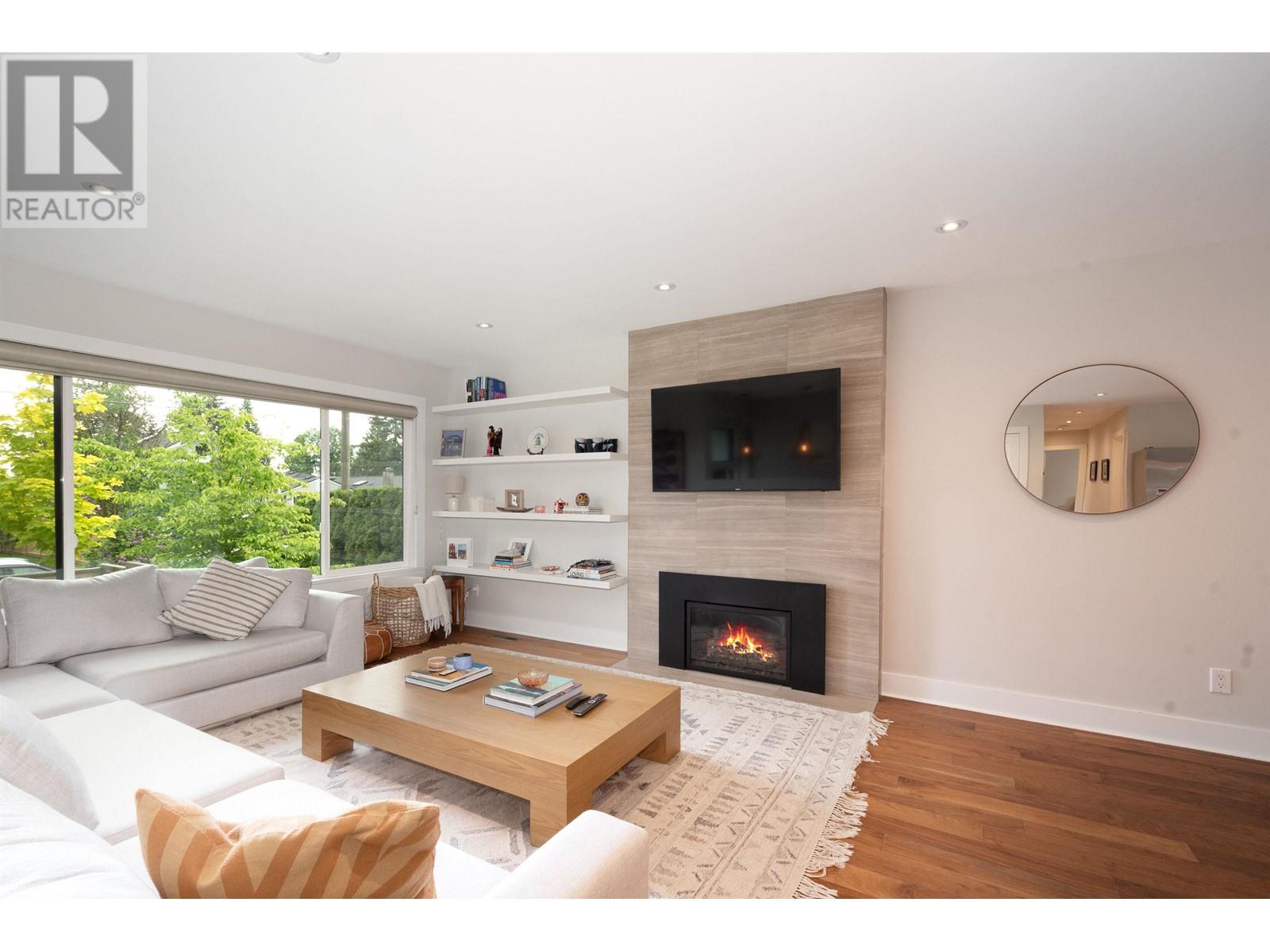 328 E 22nd Street, North Vancouver, British Columbia  V7L 3C7 - Photo 5 - R3010890