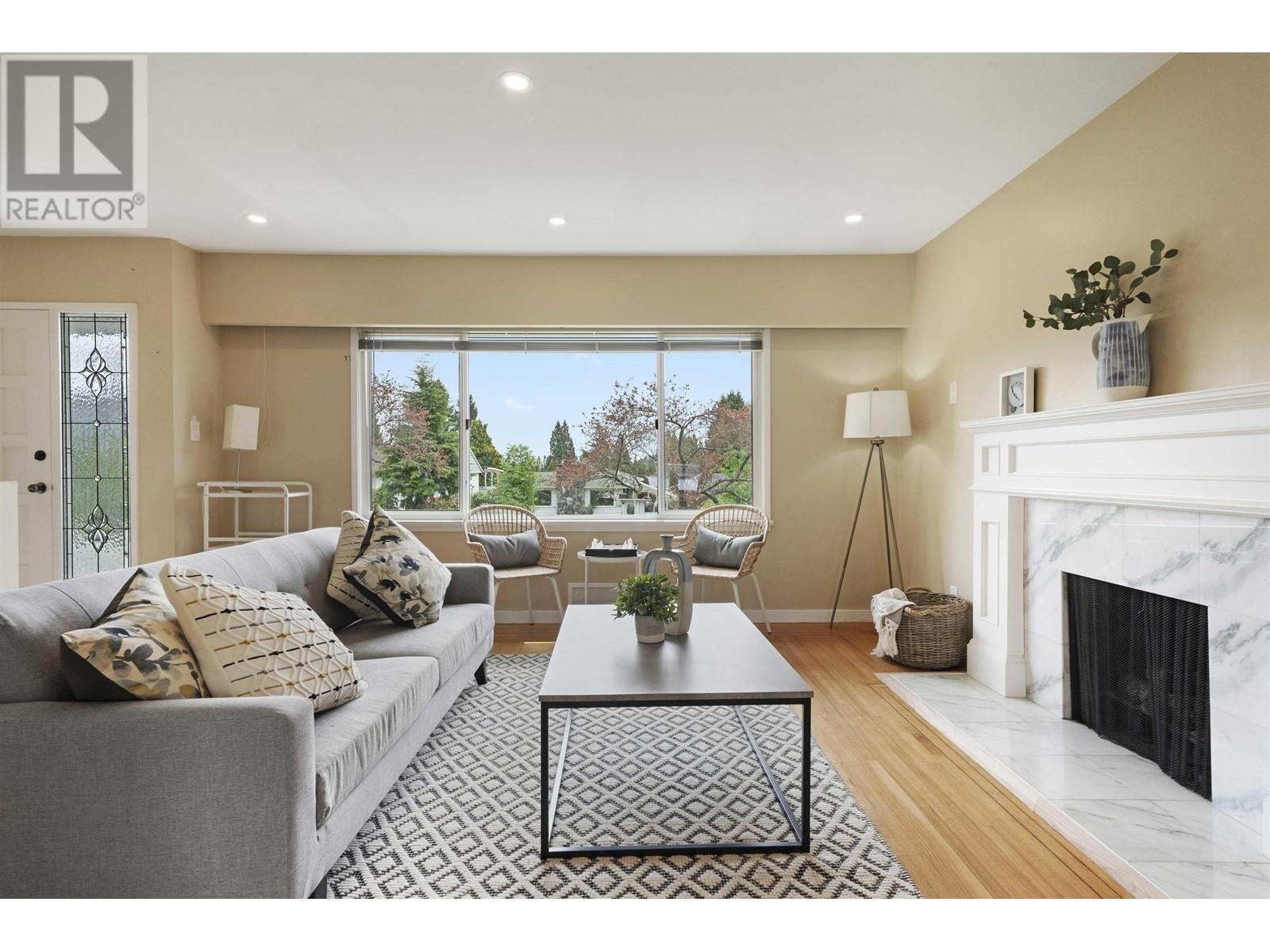 Property at 436 W 26TH STREET image 4