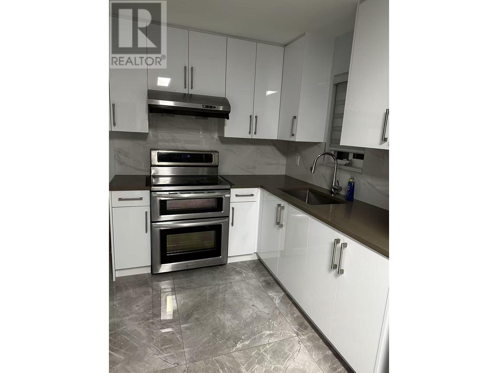 2208 E 42nd Avenue, Vancouver, British Columbia  V5P 1M1 - Photo 2 - R3011095