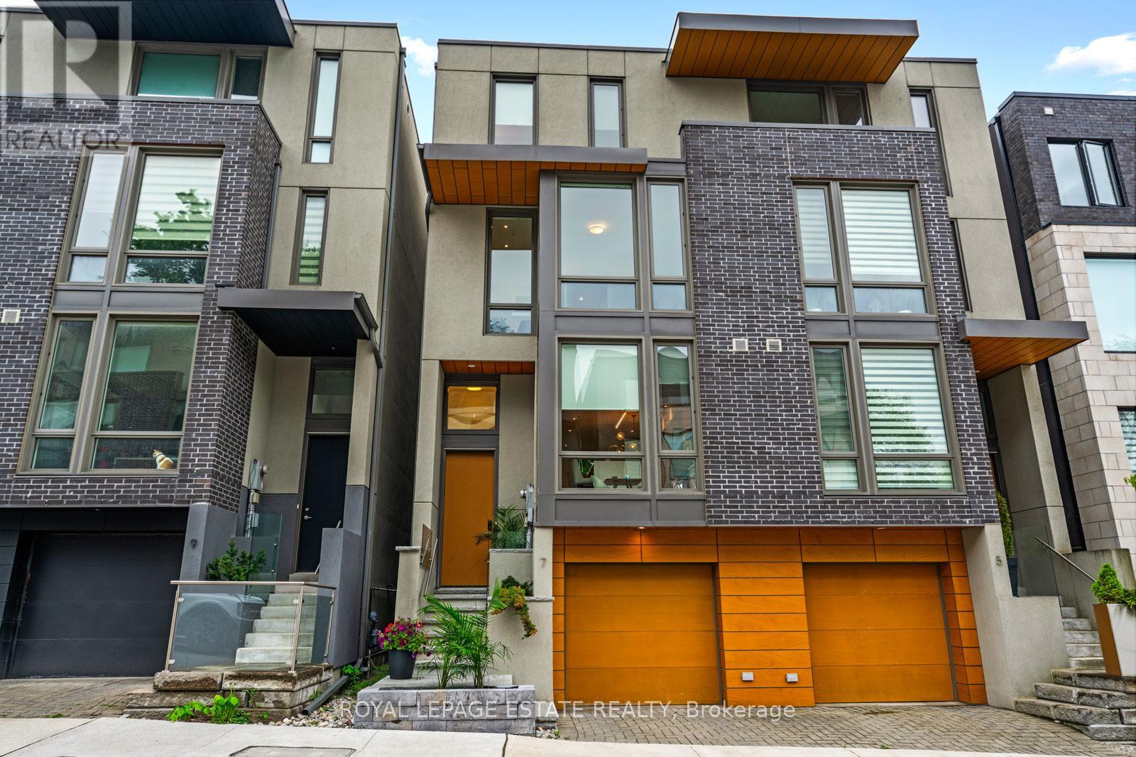 7 Vince Avenue, Toronto, Ontario  M4L 0A6 - Photo 1 - E12195015