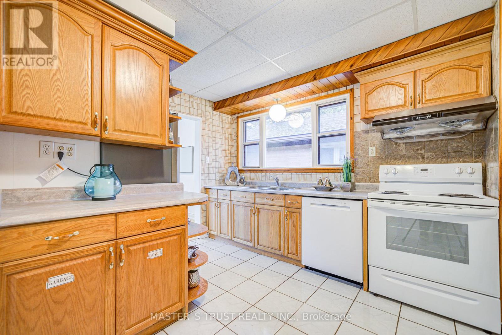 30 Deerfield Road, Toronto, Ontario  M1K 4X1 - Photo 15 - E12195052