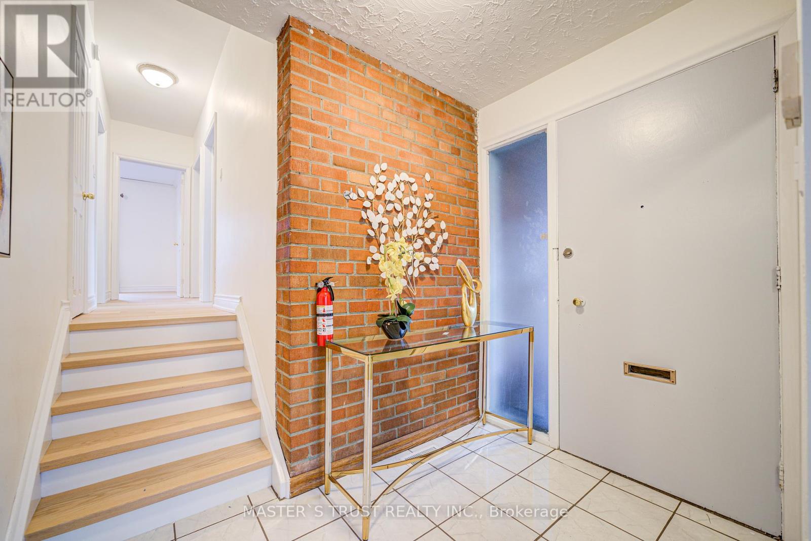 30 Deerfield Road, Toronto, Ontario  M1K 4X1 - Photo 2 - E12195052