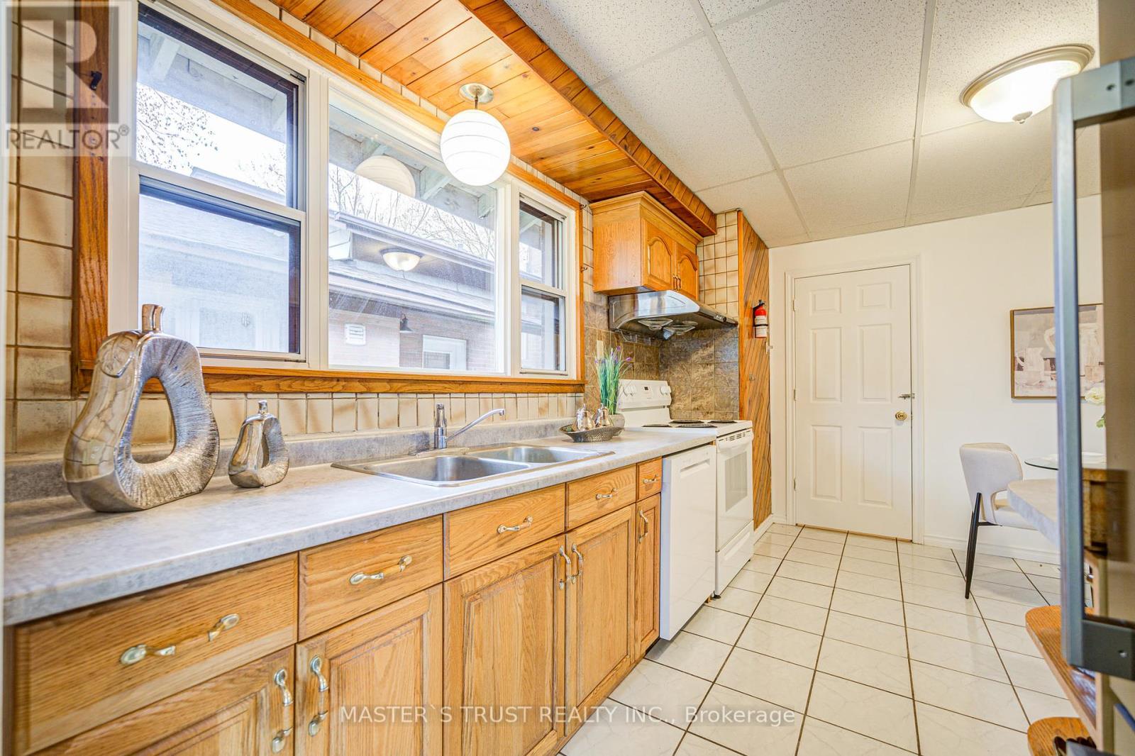 30 Deerfield Road, Toronto, Ontario  M1K 4X1 - Photo 10 - E12195052