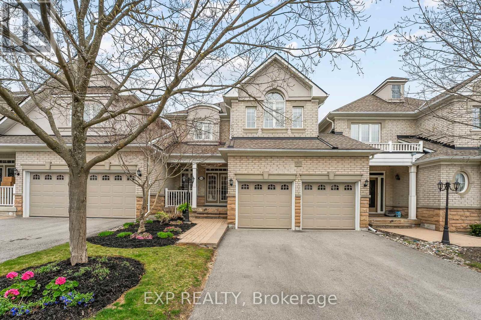 54 STONECLIFFE CRESCENT, Aurora, Ontario