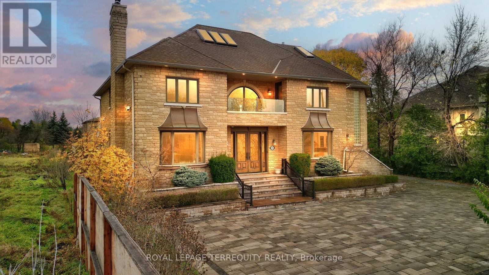 166 ARNOLD AVENUE, Vaughan, Ontario