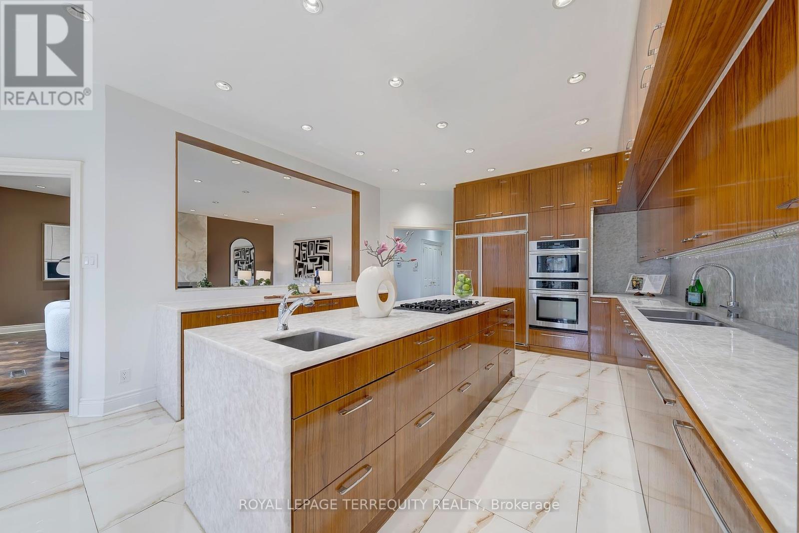 166 Arnold Avenue, Vaughan, Ontario  L4J 1B7 - Photo 10 - N12194914