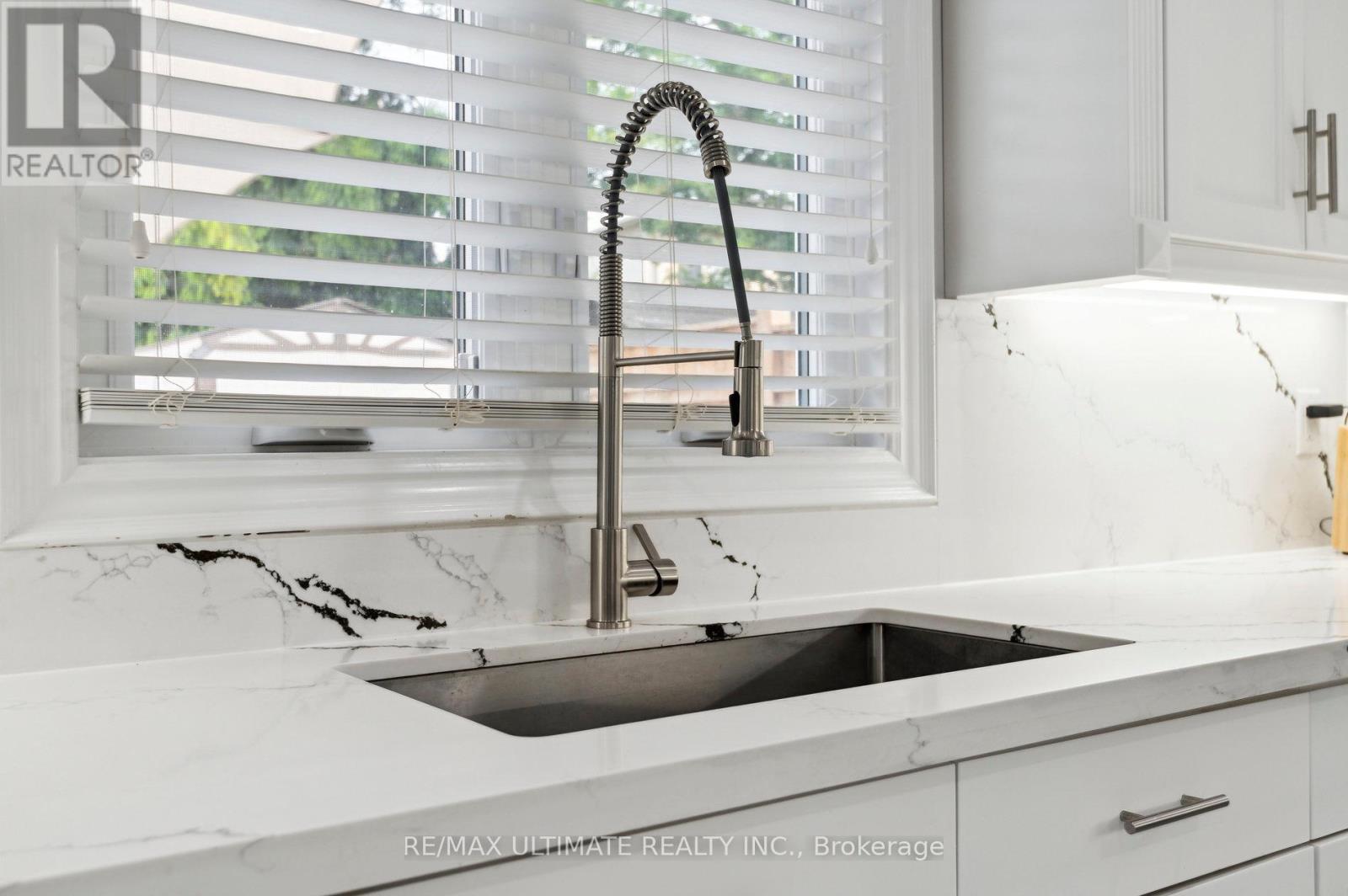 437 Dorchester Street, Newmarket (Bristol-London), Ontario  L3Y 7Z7 - Photo 12 - N12194916