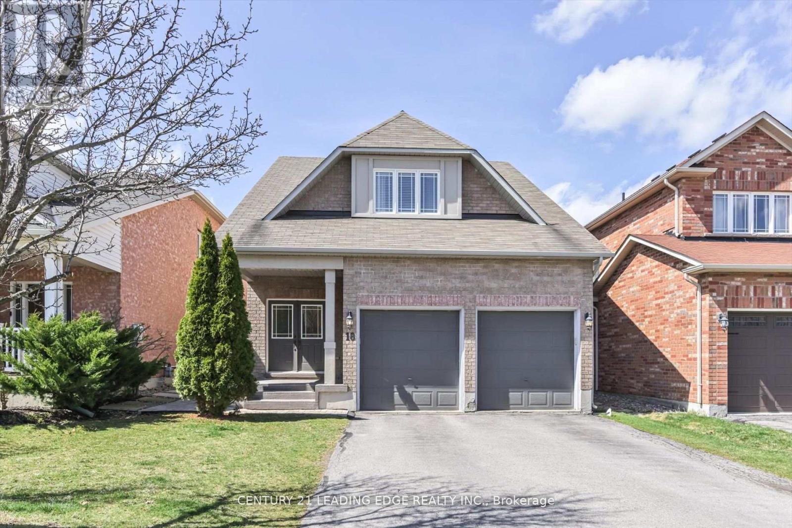 18 KERR LANE, Aurora, Ontario