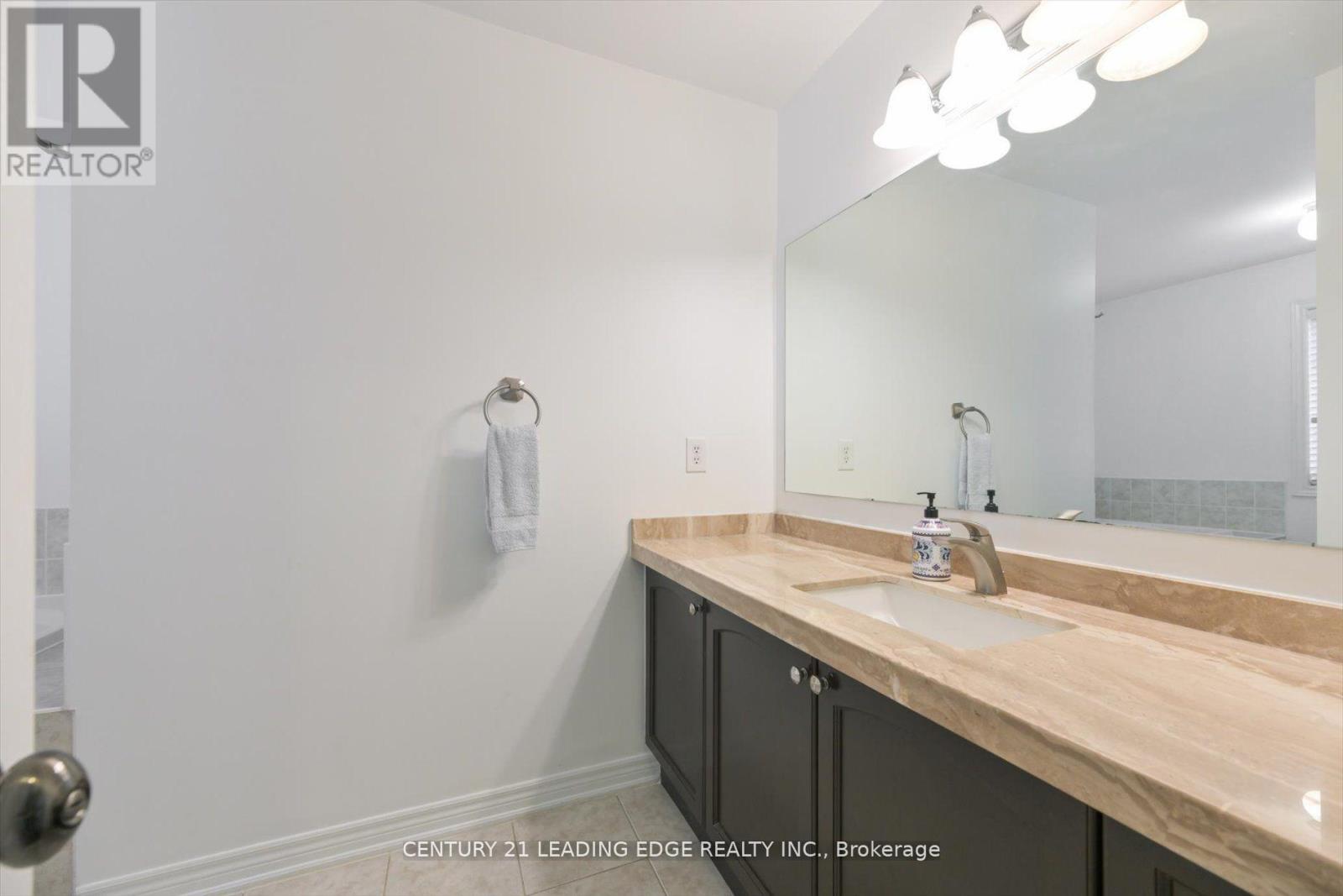 18 Kerr Lane, Aurora, Ontario  L4G 0E5 - Photo 22 - N12195023