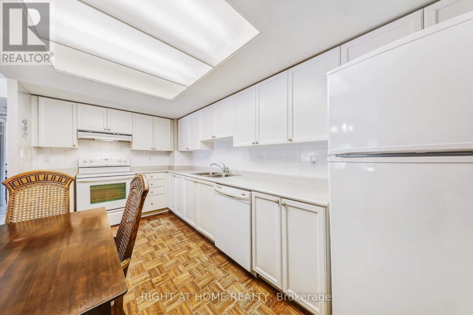 221 - 121 Woodbridge Avenue N, Vaughan, Ontario  L4L 9E3 - Photo 19 - N12195054