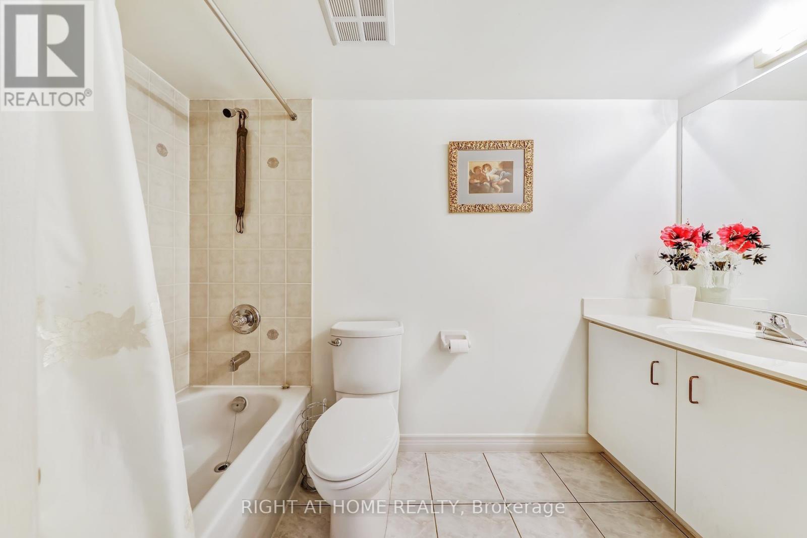 221 - 121 Woodbridge Avenue N, Vaughan (West Woodbridge), Ontario  L4L 9E3 - Photo 6 - N12195054