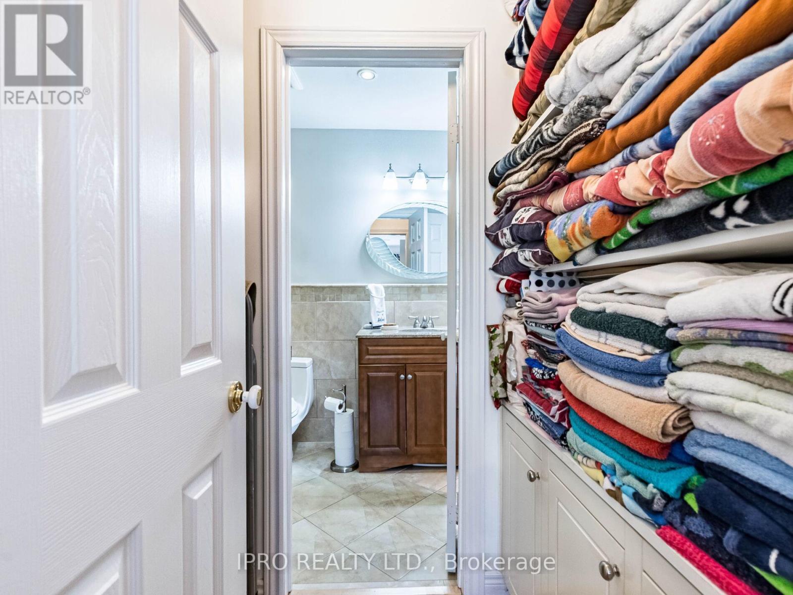 2404 Mainroyal Street, Mississauga, Ontario  L5L 1C9 - Photo 21 - W12133764