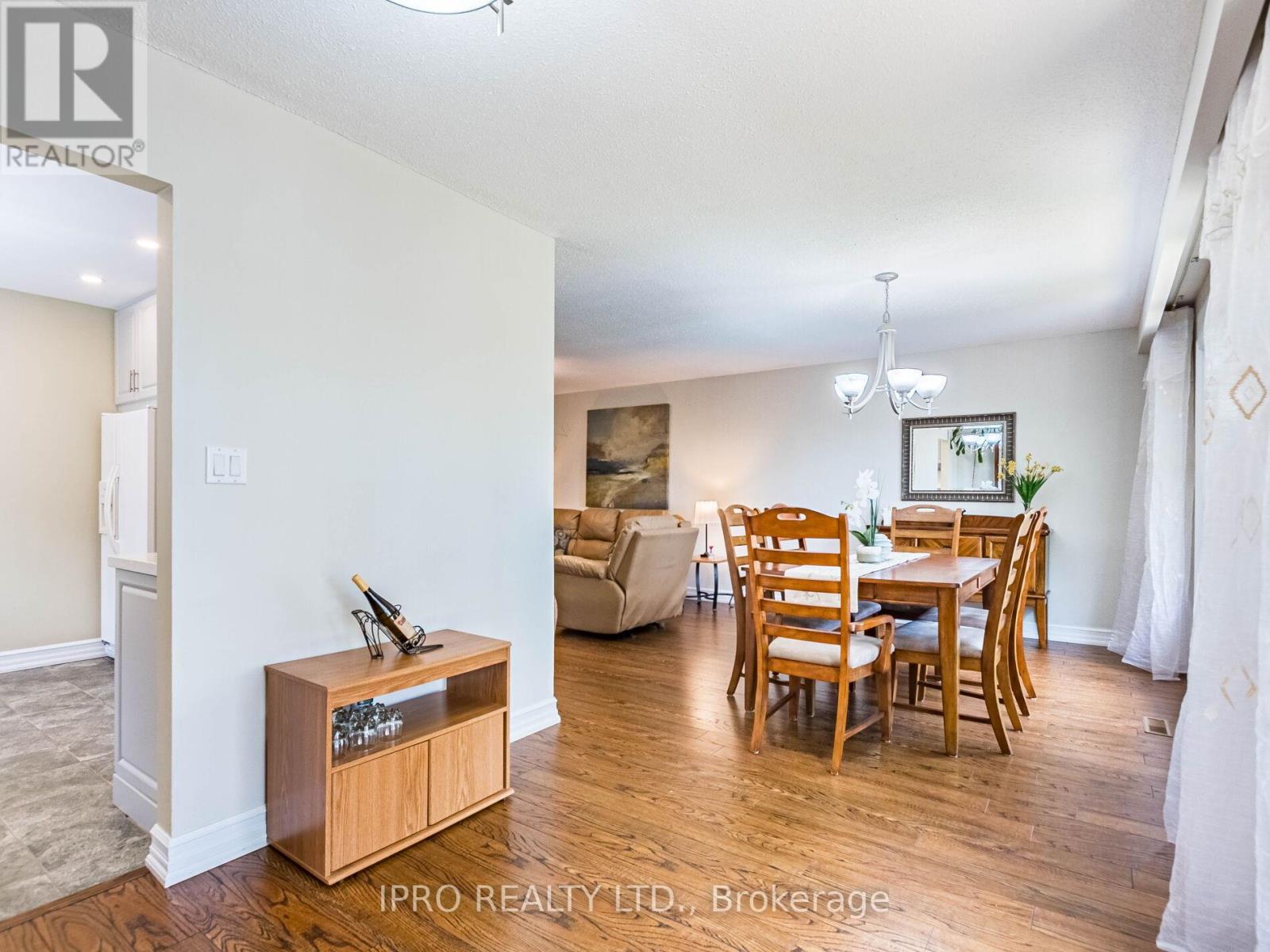 2404 Mainroyal Street, Mississauga, Ontario  L5L 1C9 - Photo 13 - W12133764